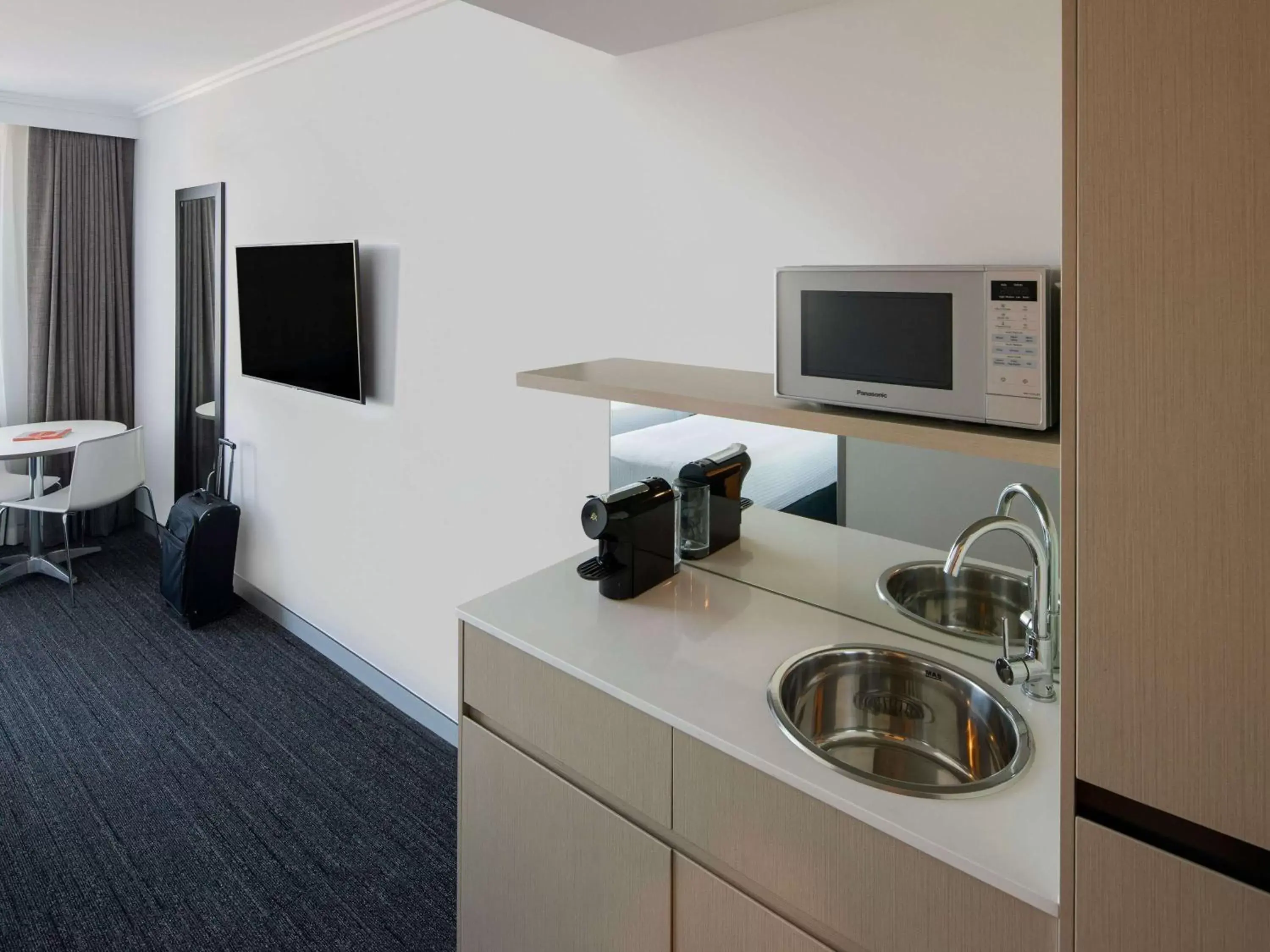 Bathroom, Kitchen/Kitchenette in Mercure Sydney Bankstown