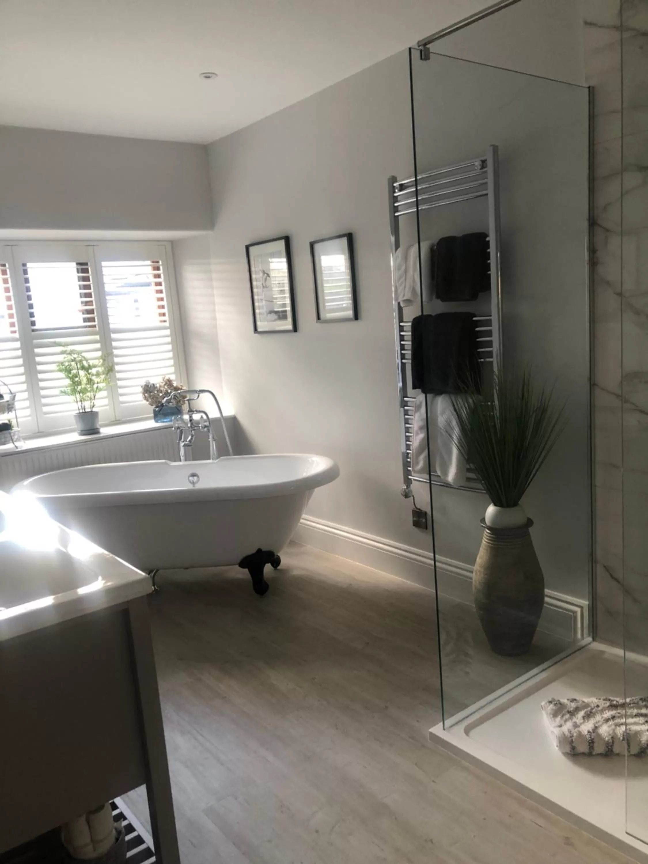 Shower, Bathroom in The Skreen