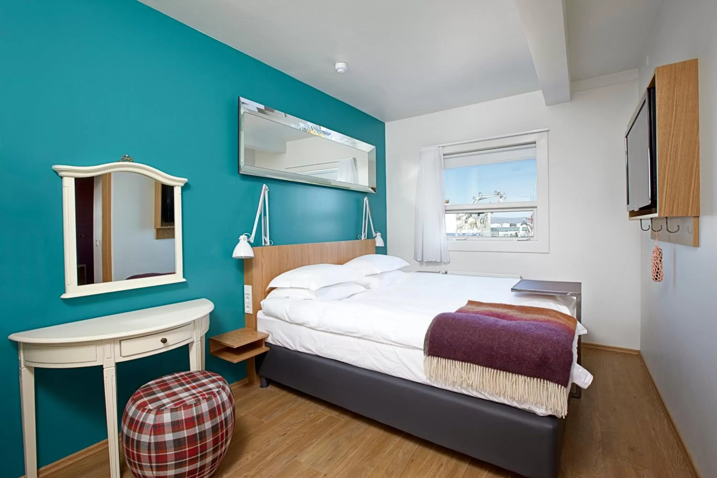 Photo of the whole room, Bed in Reykjavik Marina - Berjaya Iceland Hotels