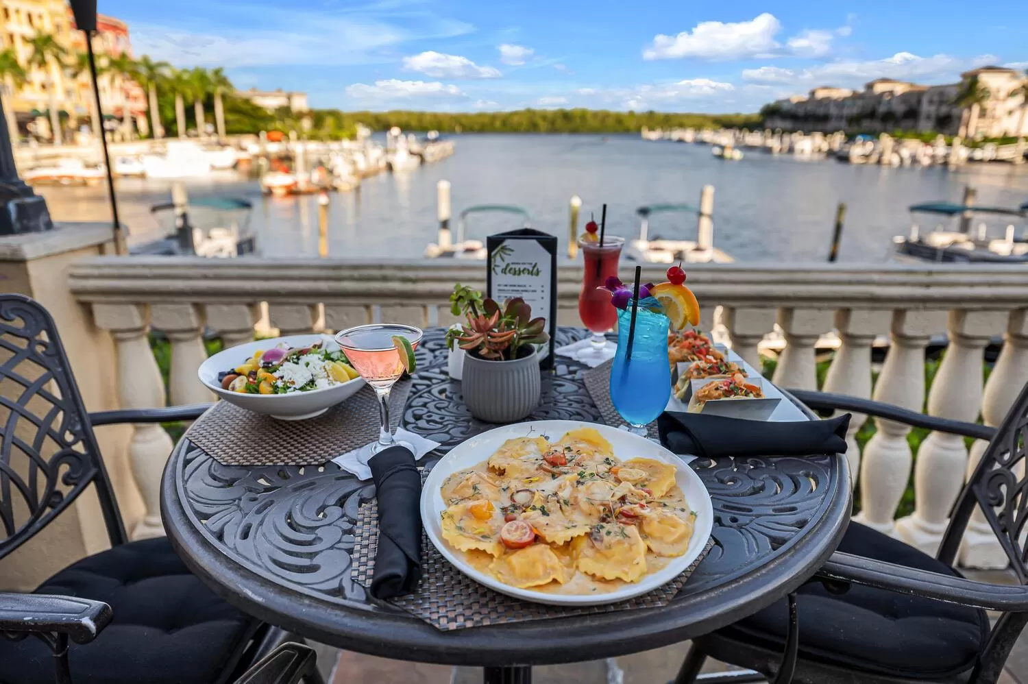 Restaurant/places to eat in Bayfront Inn 5th Avenue