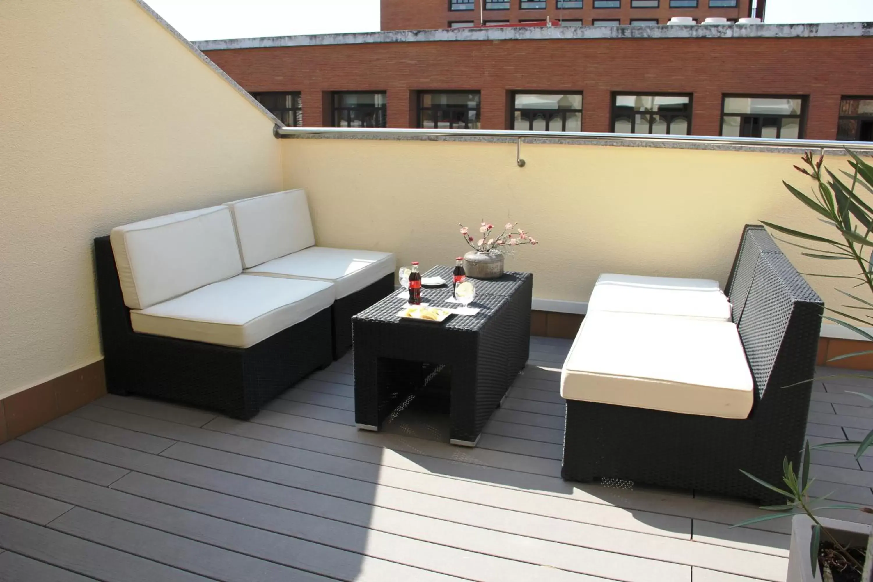 Balcony/Terrace, Seating Area in Mercure Madrid Centro
