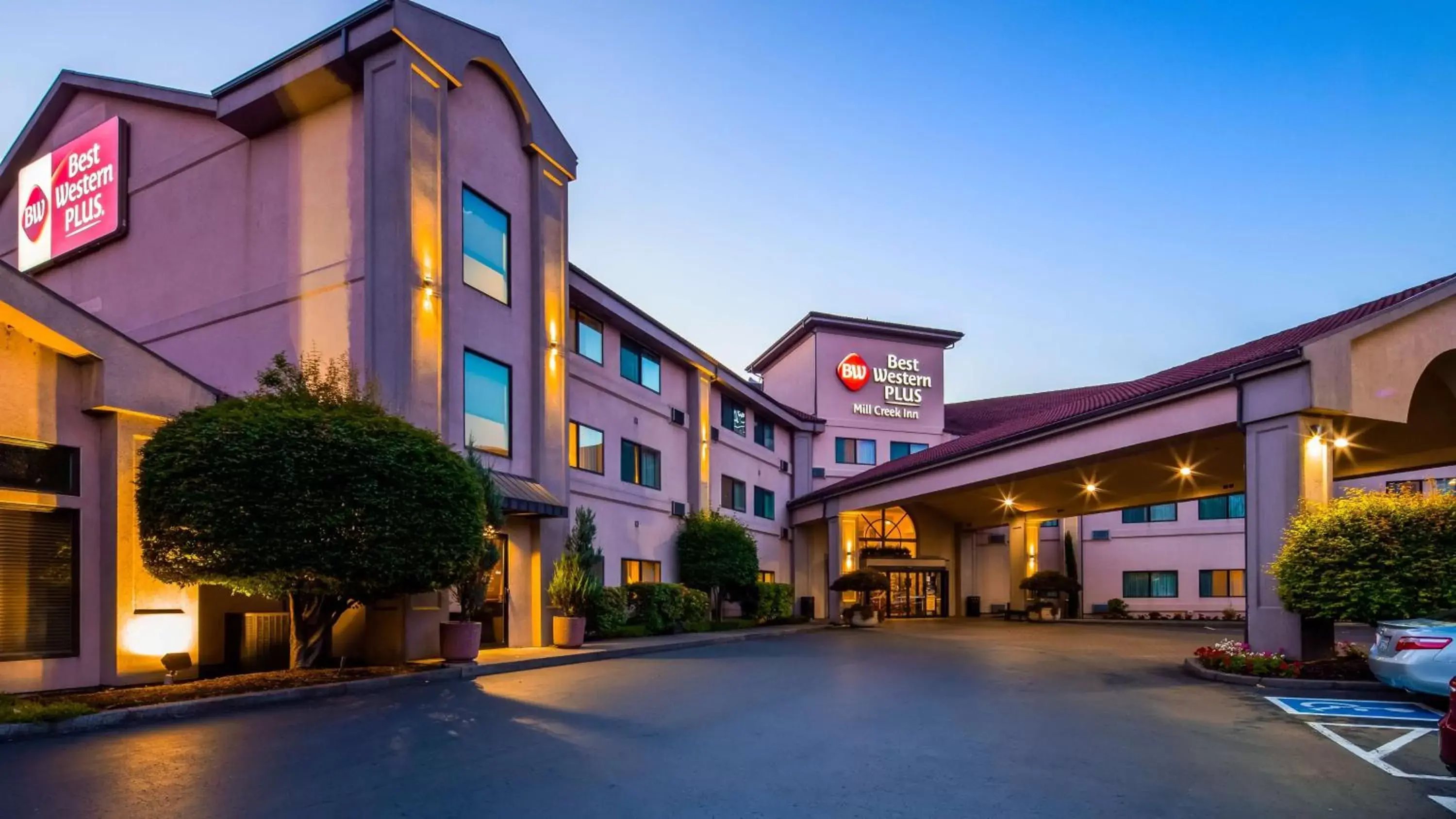 Property Building in Best Western Plus Mill Creek Inn