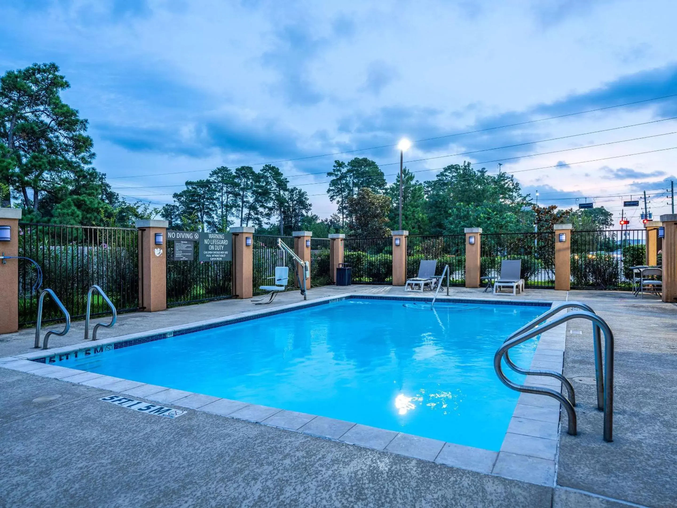 Pool view, Swimming Pool in Comfort Suites Old Town Spring