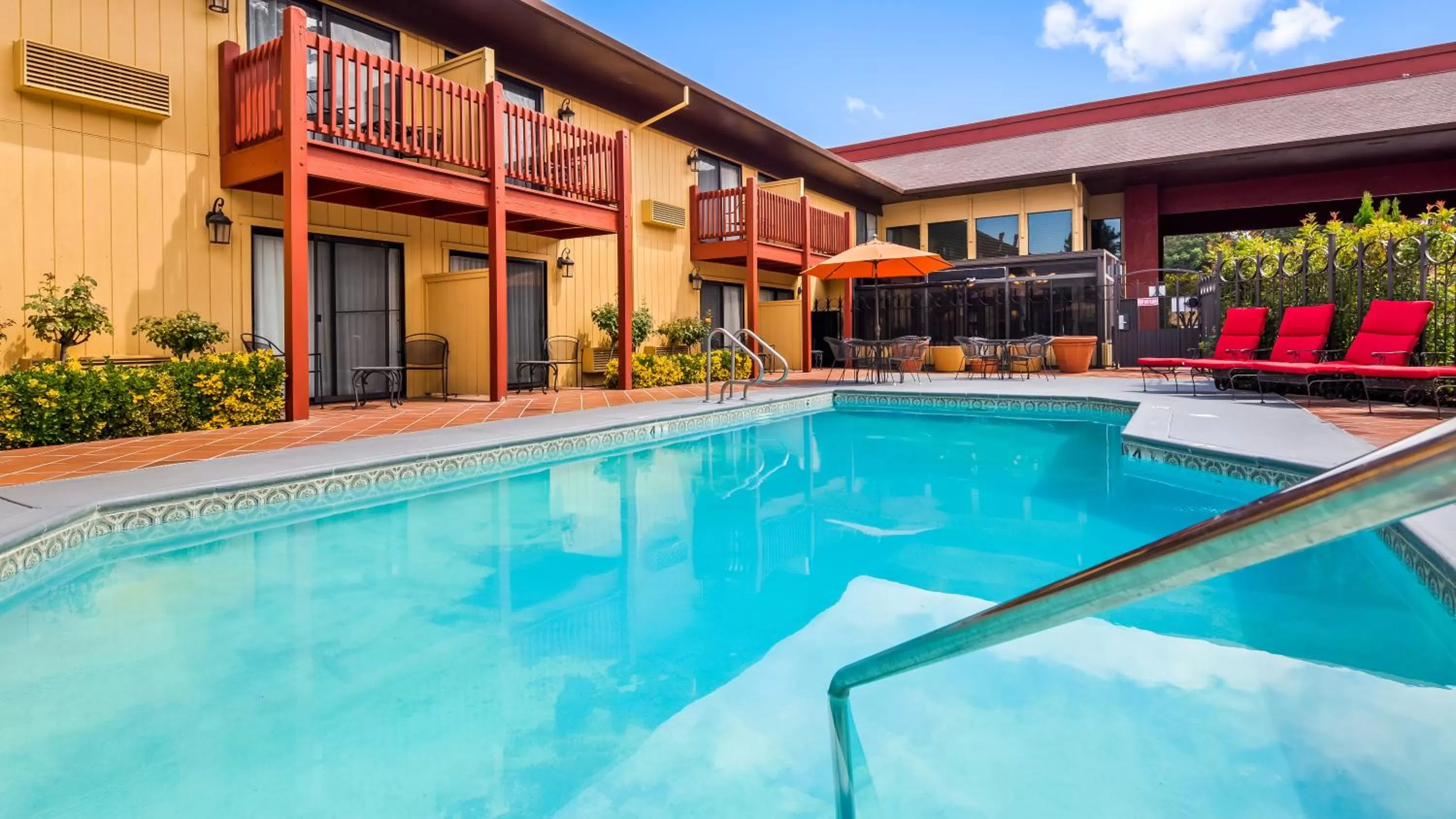 Swimming pool in Best Western Plus Placerville Inn