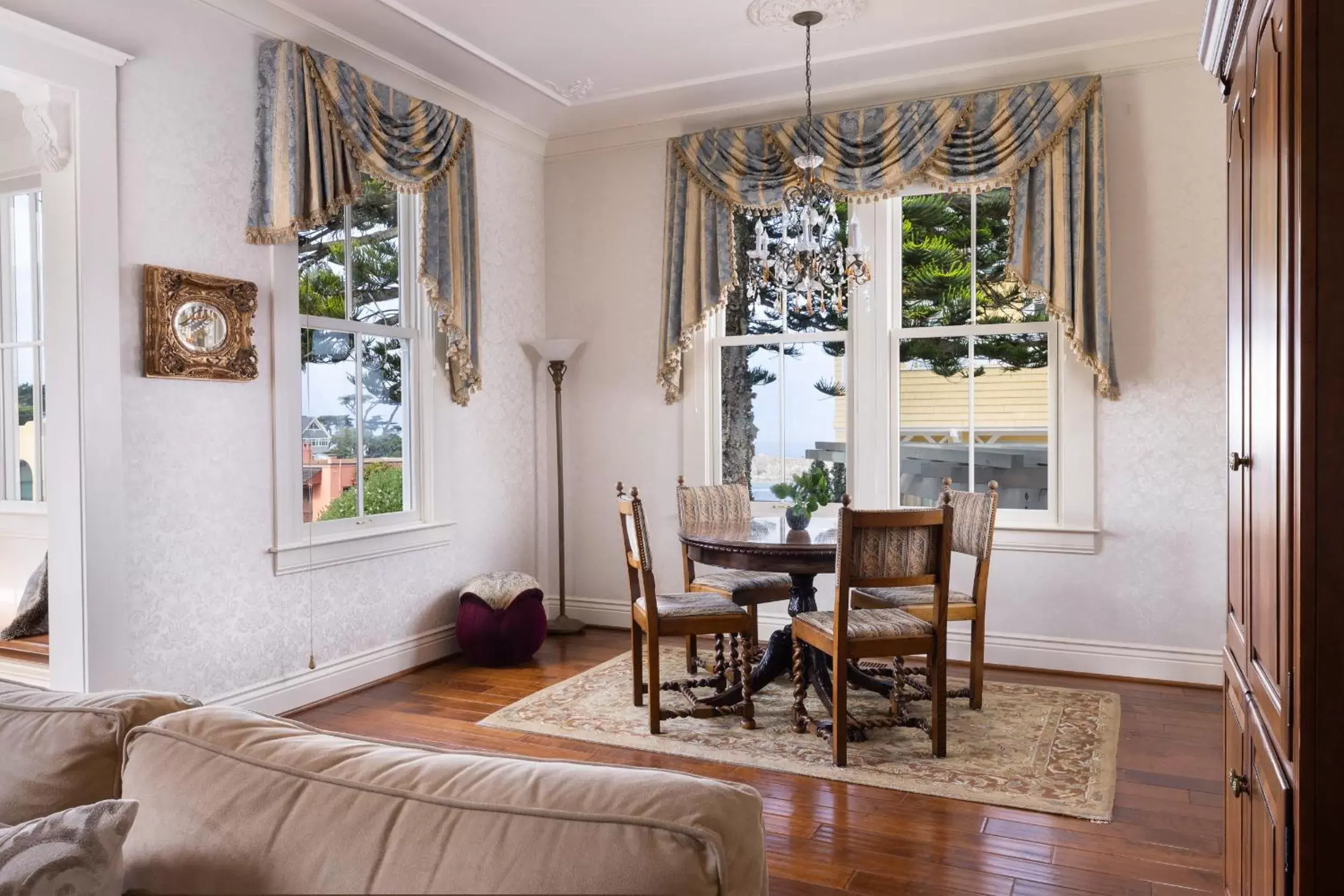 Living room, Dining Area in Seven Gables Inn on Monterey Bay, A Kirkwood Collection Hotel