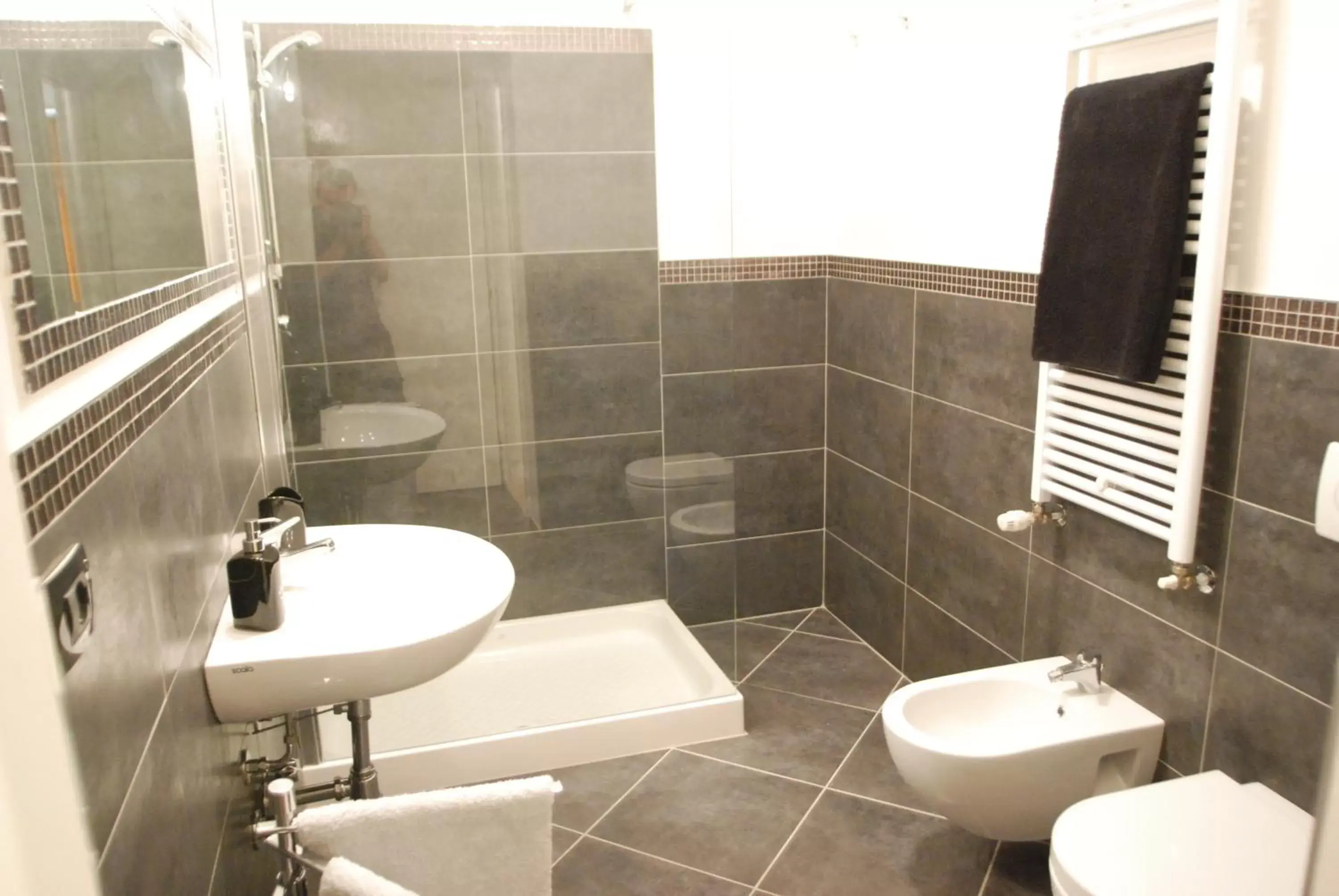 Shower, Bathroom in B&B Fiera Maglo'