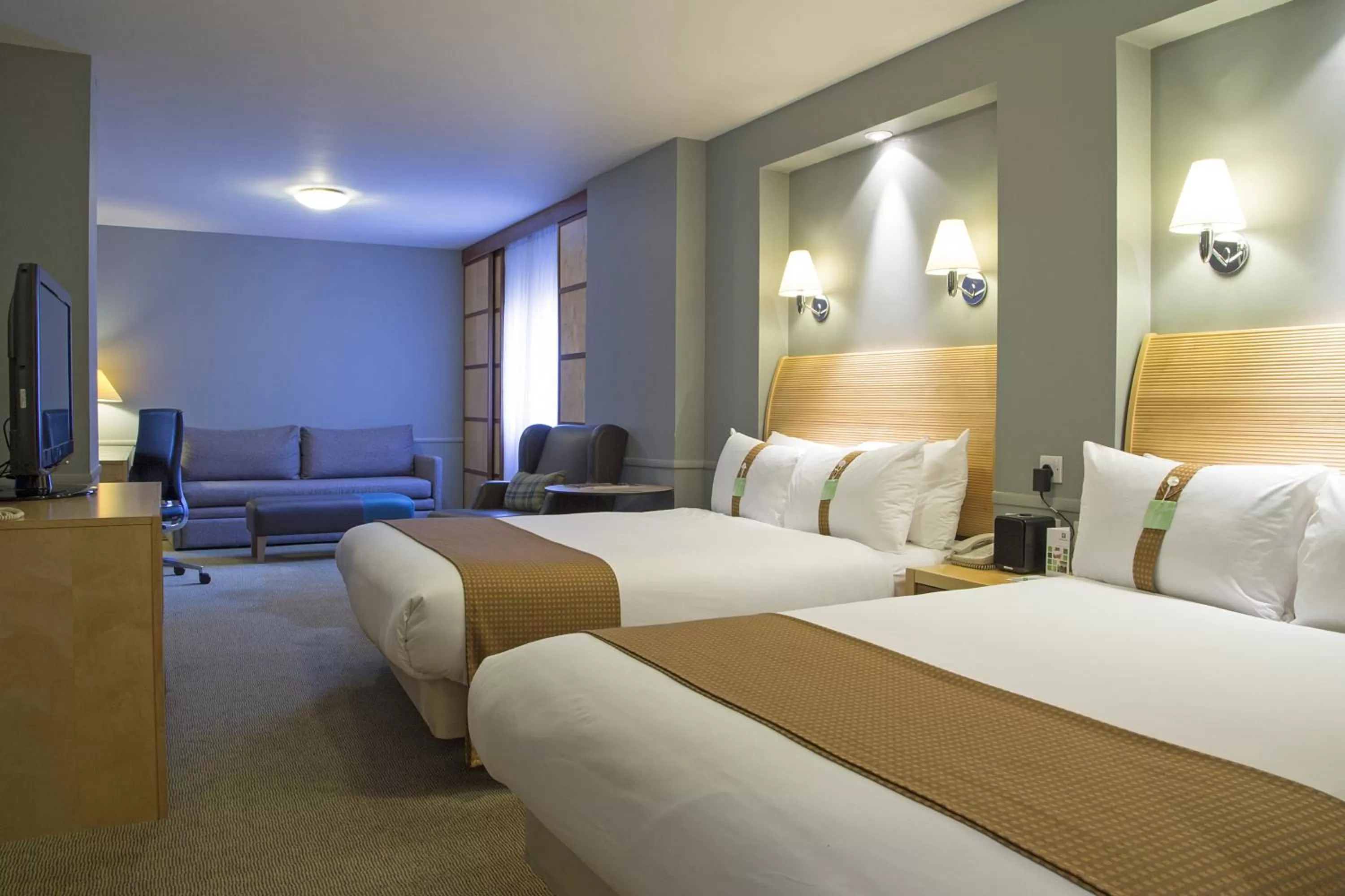 Photo of the whole room, Bed in Holiday Inn Guildford by IHG