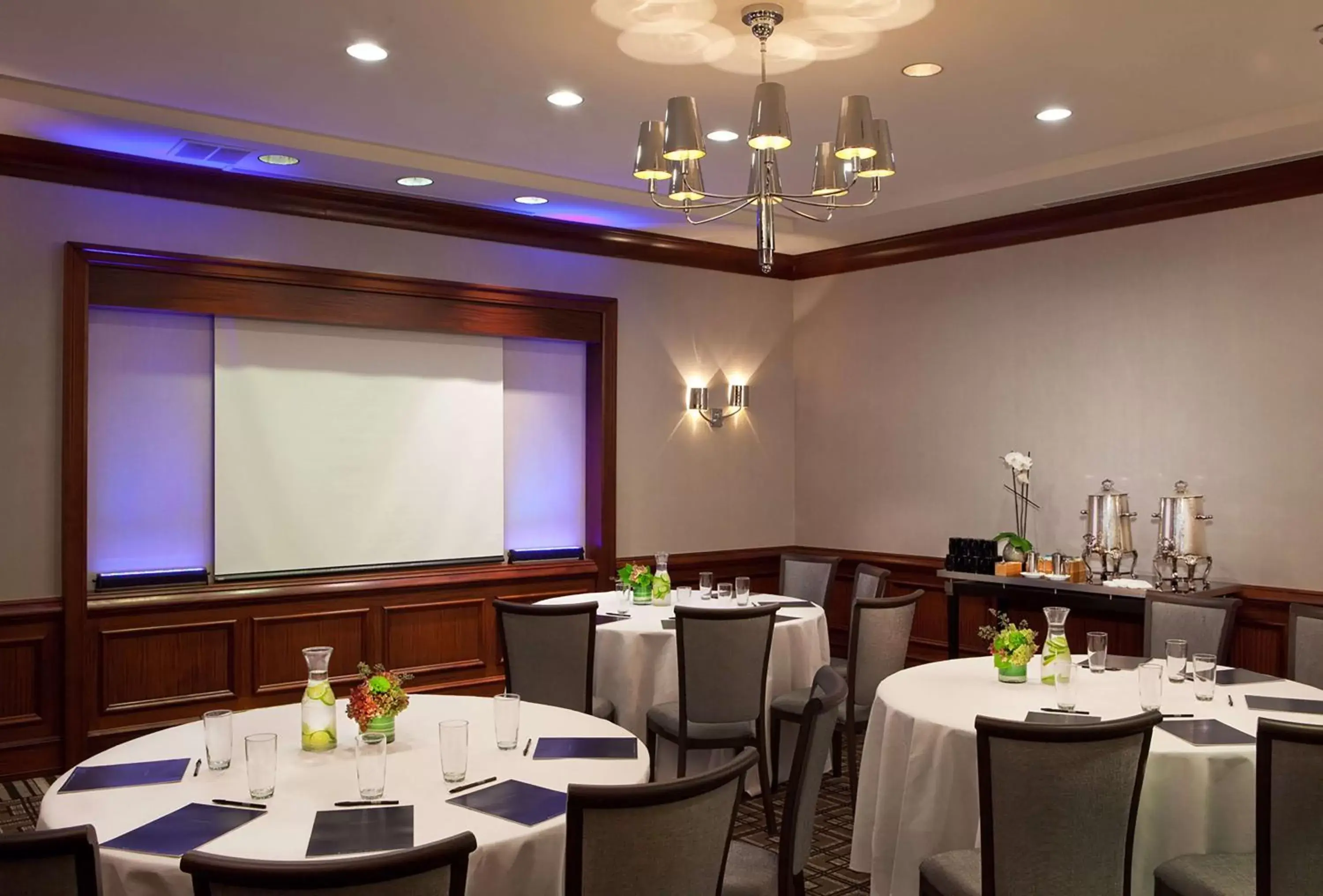 Meeting/conference room, Restaurant/Places to Eat in Hilton Short Hills