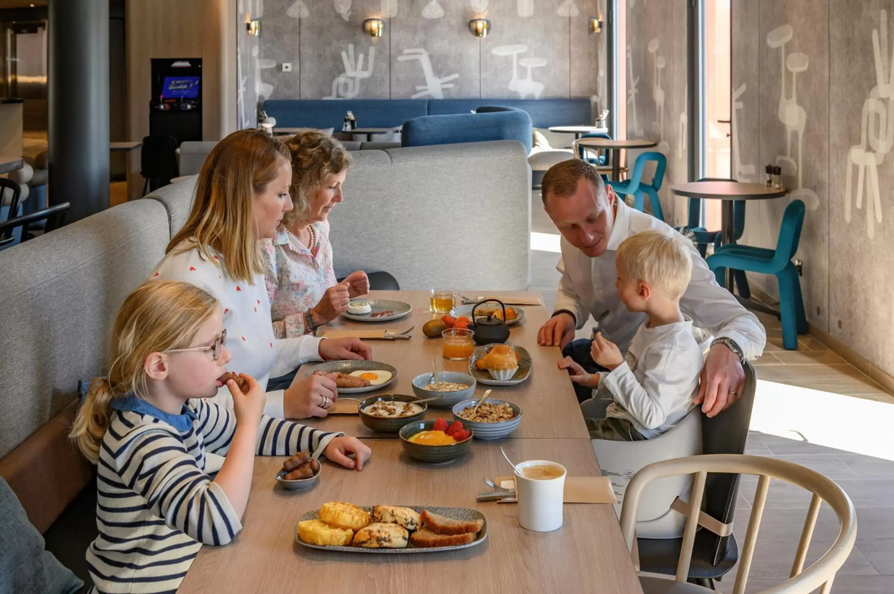 Breakfast, Family in Novotel Saint-Étienne Centre Gare Châteaucreux