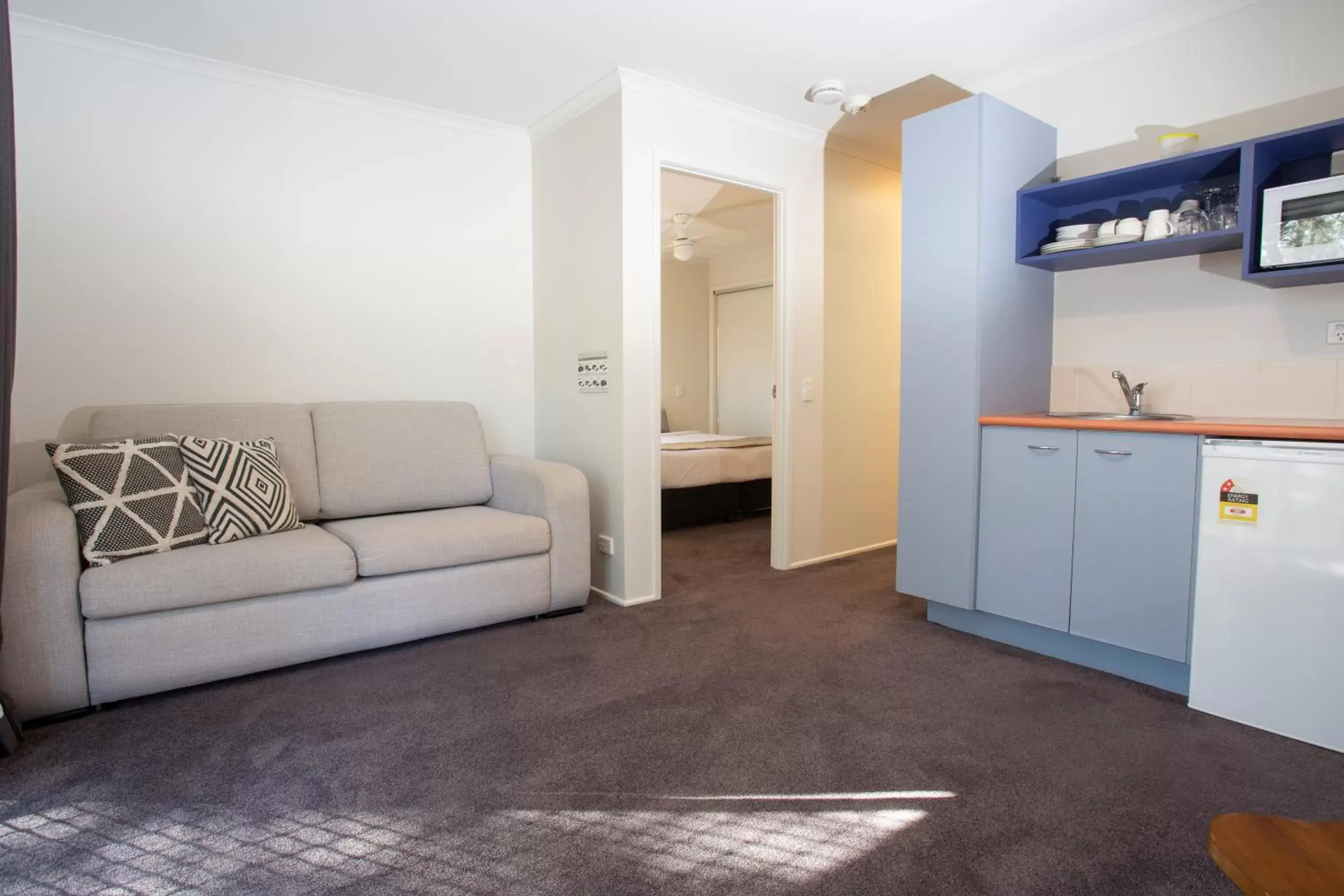 Kitchen or kitchenette, Seating Area in Noosa Lakes Resort