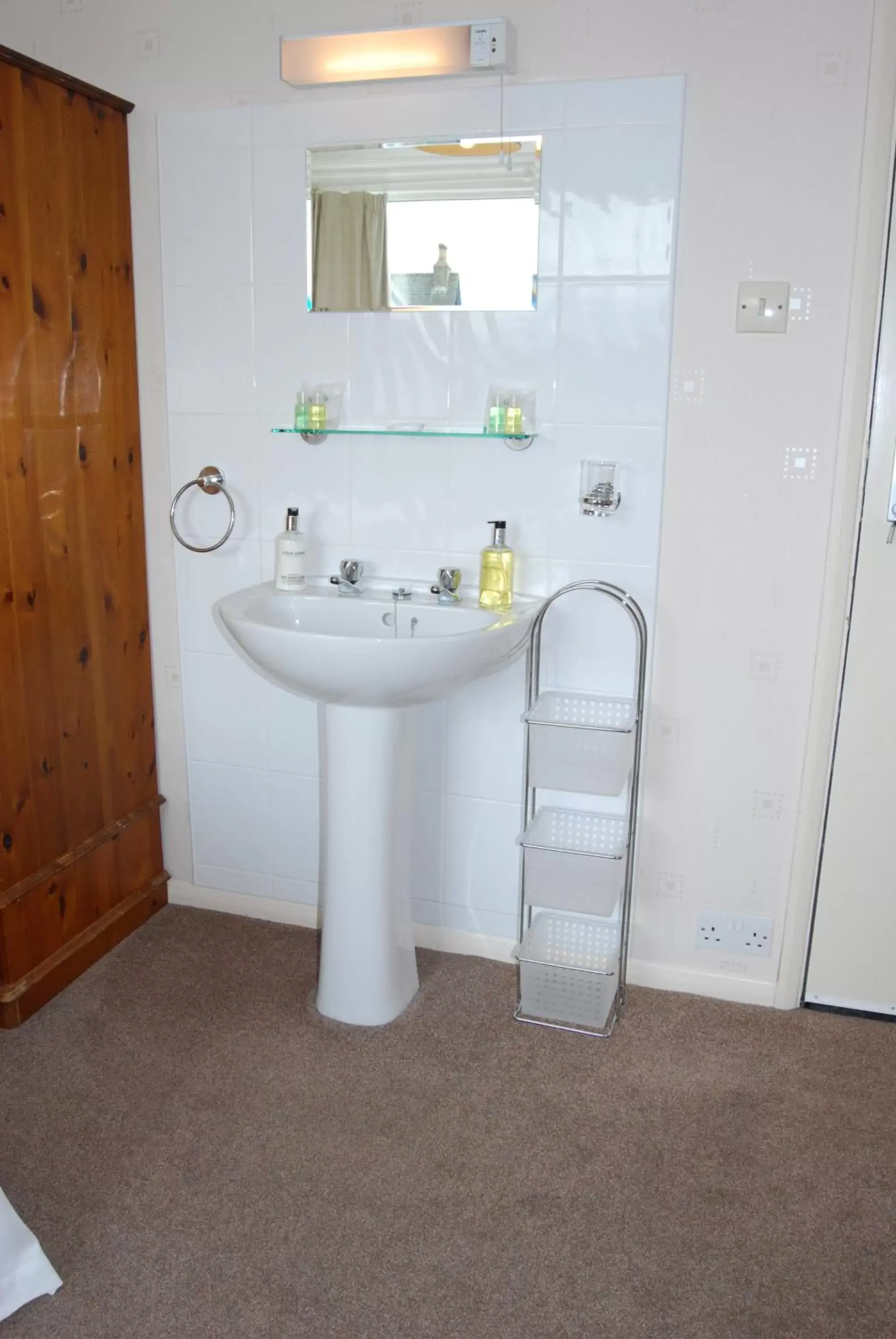 Bathroom in Beckside Guest House Keswick