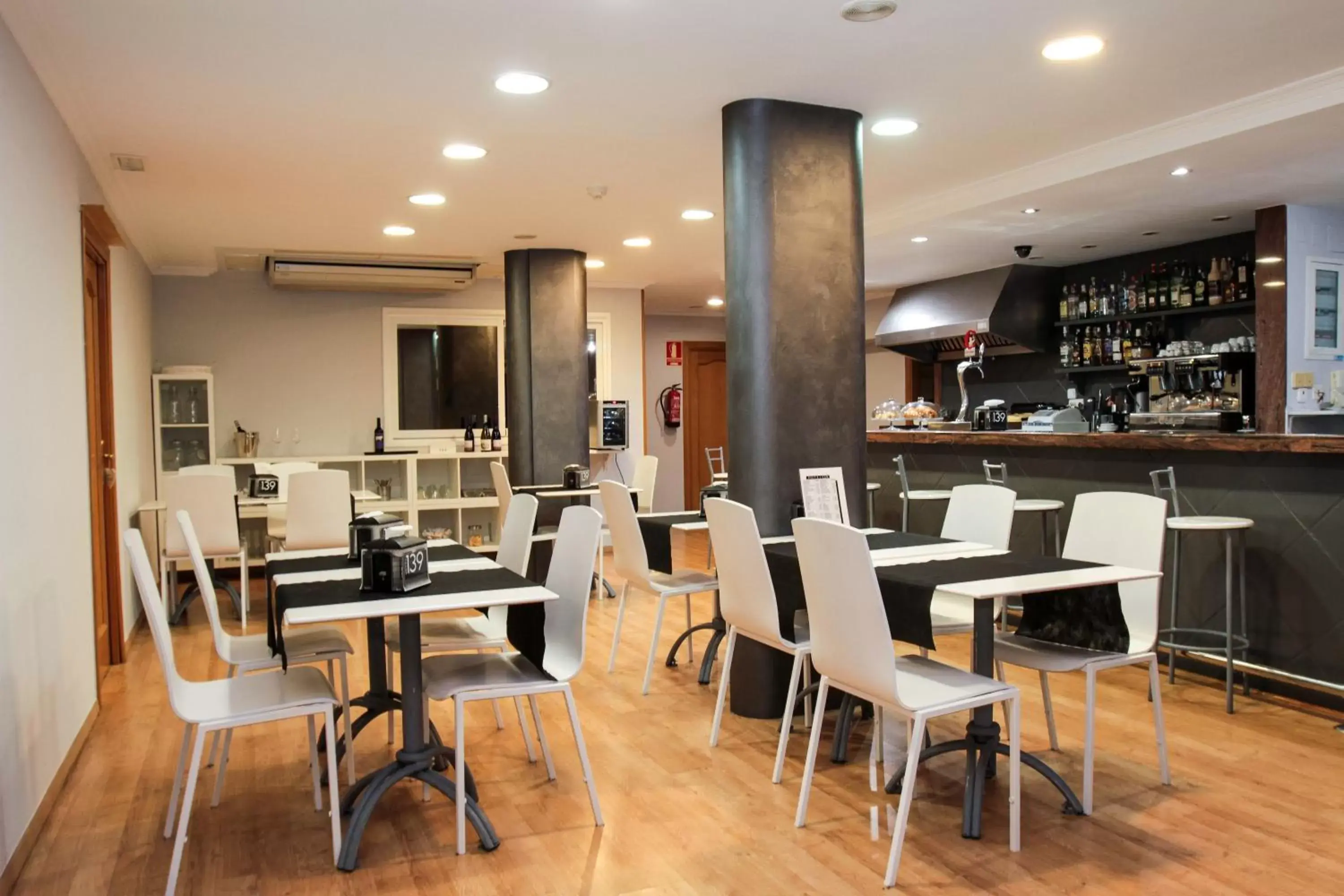 Lounge or bar, Restaurant/Places to Eat in Hotel 139