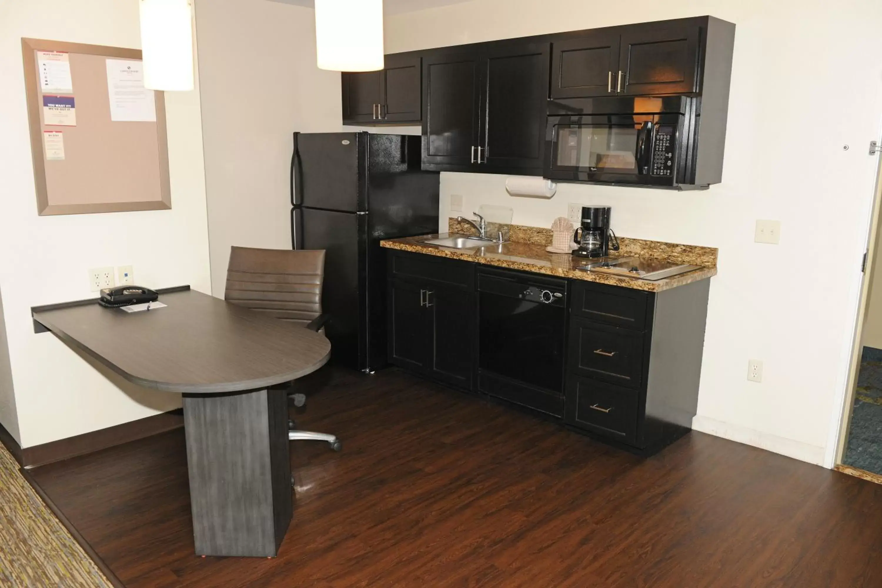 Photo of the whole room, Kitchen/Kitchenette in Candlewood Suites Santa Maria, an IHG Hotel