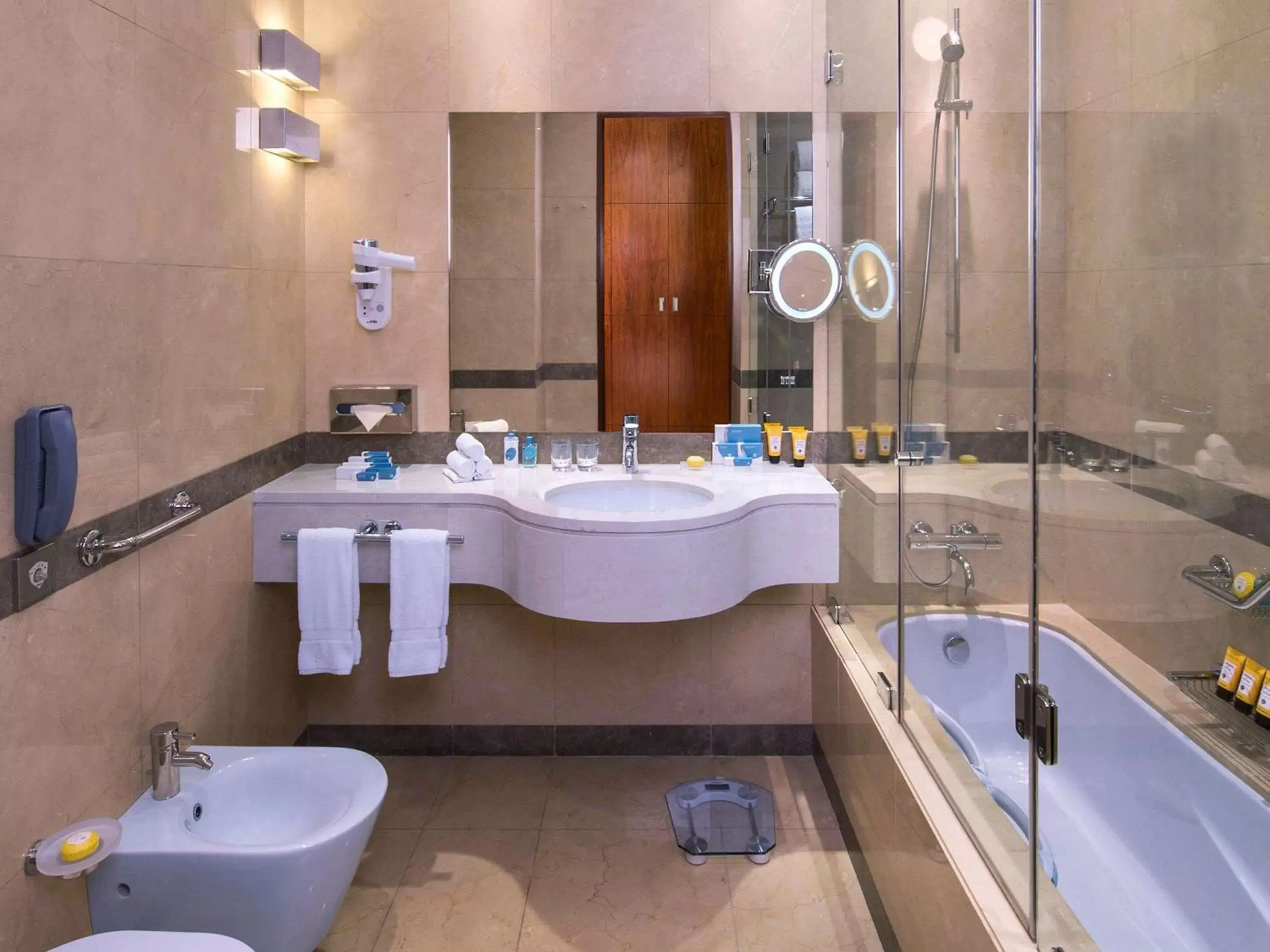 Bathroom in La Cigale Hotel Managed by Accor