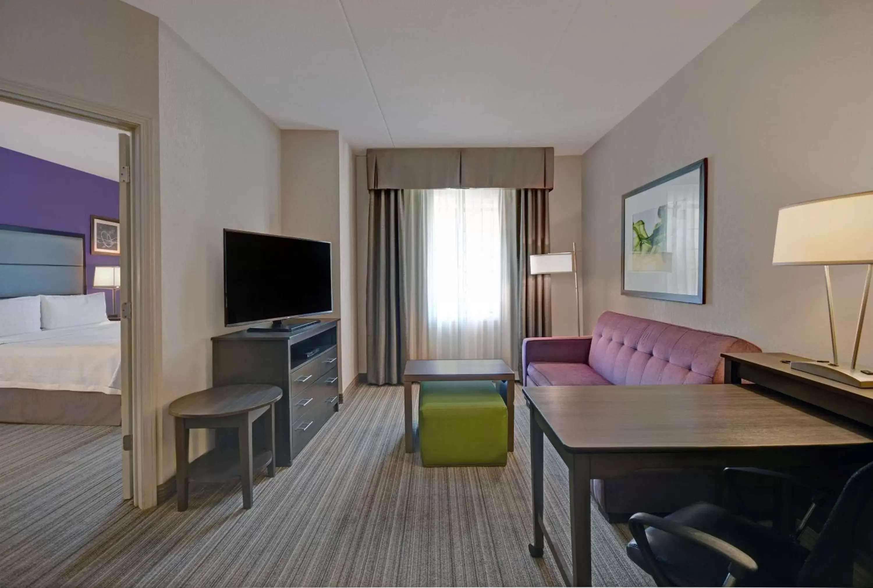 Living room, TV/Entertainment Center in Homewood Suites by Hilton Eatontown