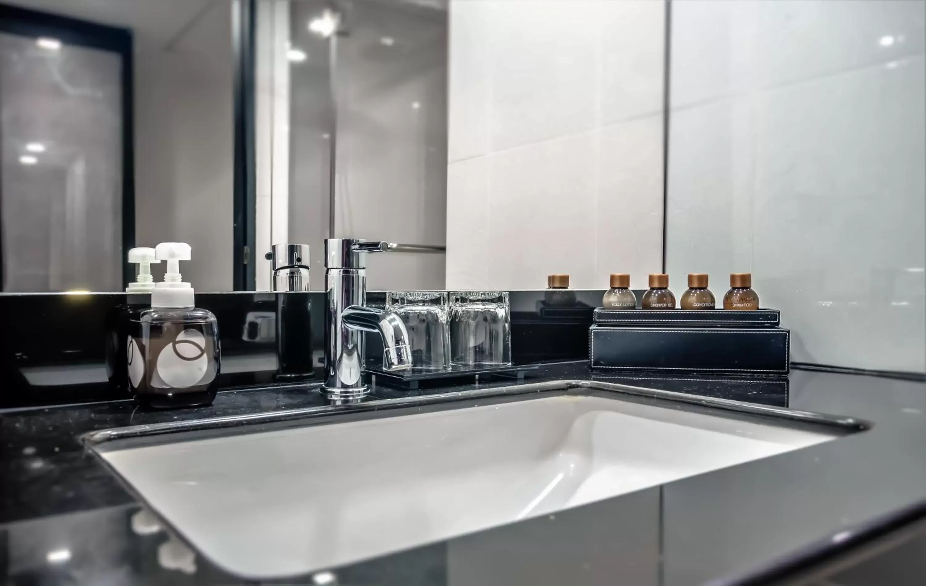Bathroom, Kitchen/Kitchenette in Nouvo City Hotel