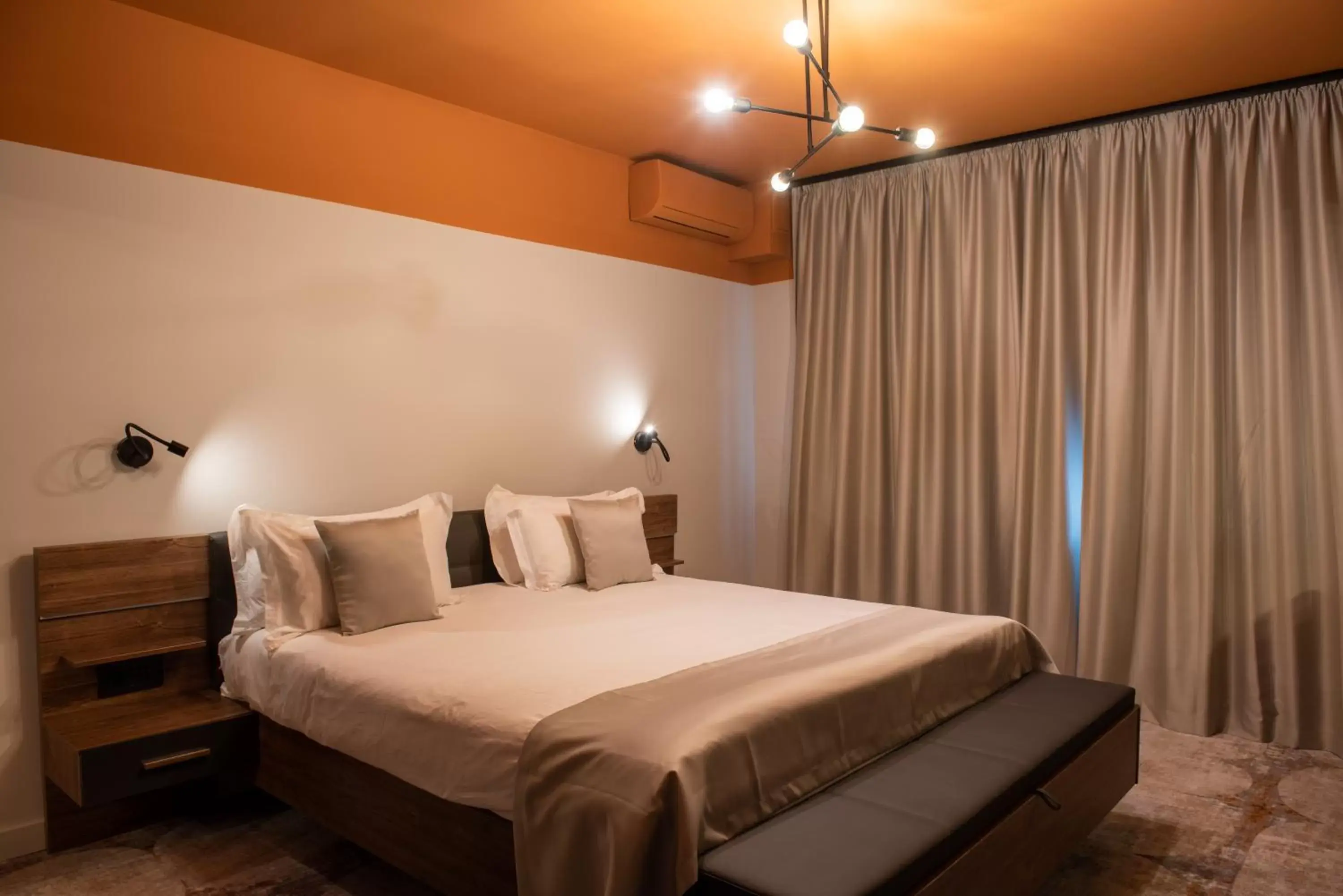 Bed in Bucharest Comfort Suites Hotel