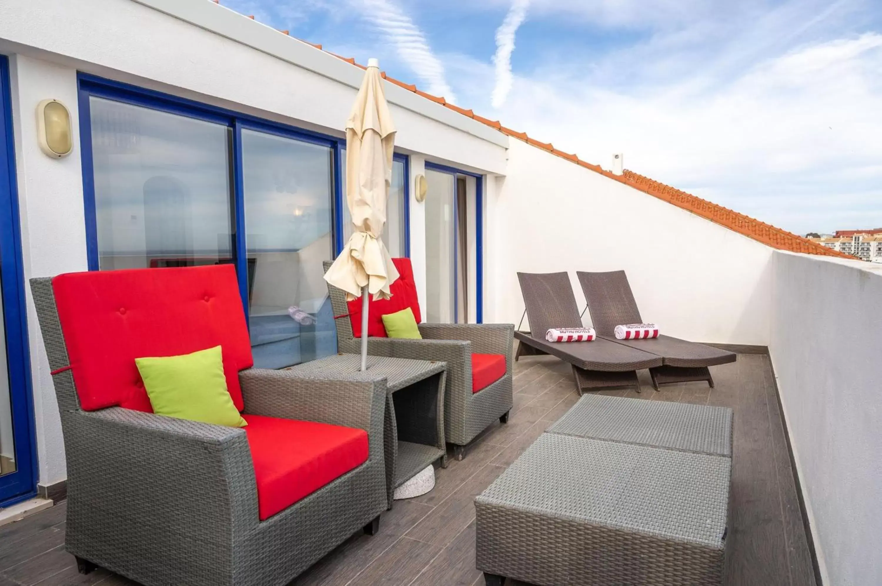 Balcony/Terrace, Seating Area in Grand Muthu Oura View Beach Club