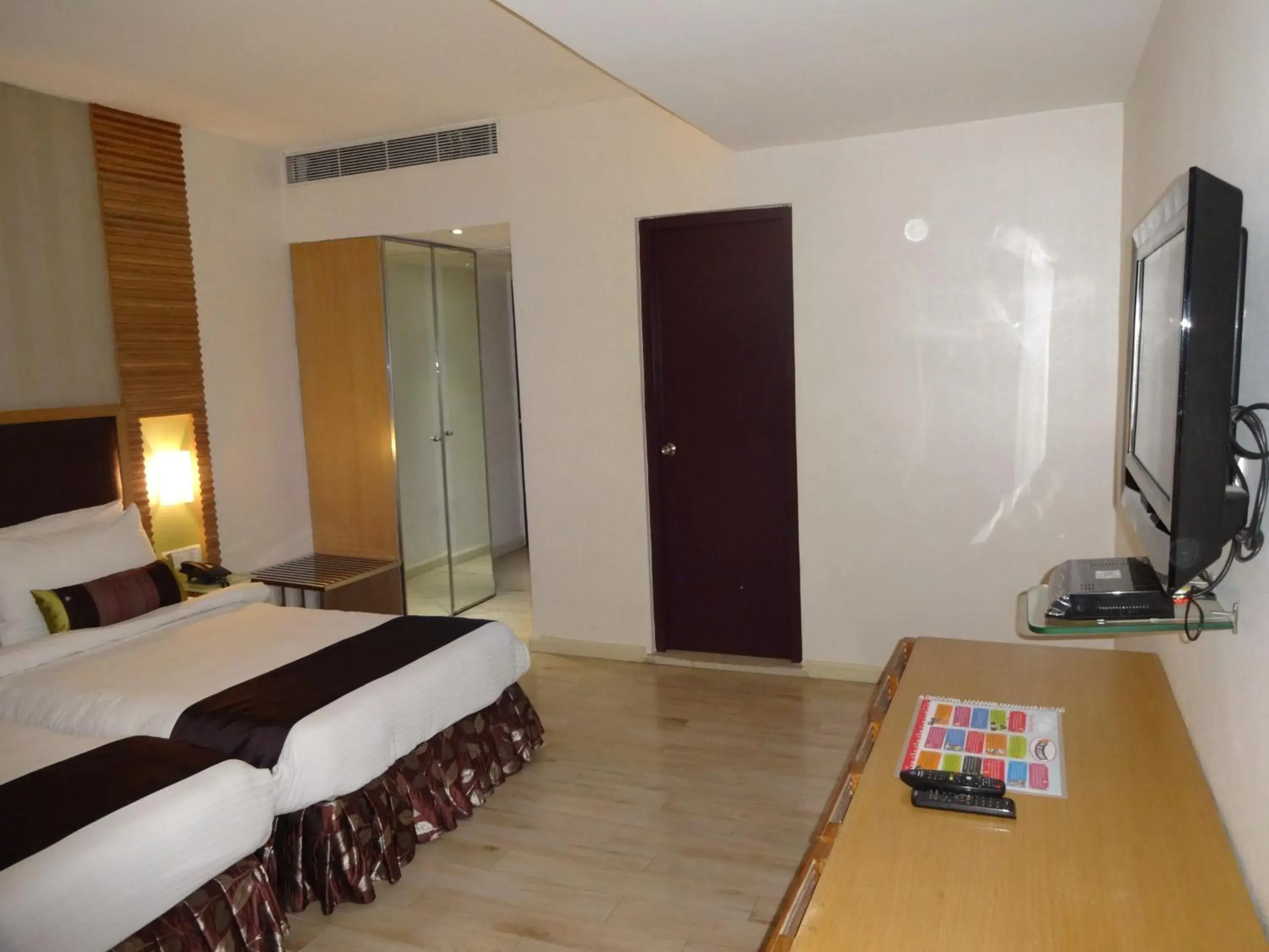 Bedroom, TV/Entertainment Center in The Purple Leaf Hotels