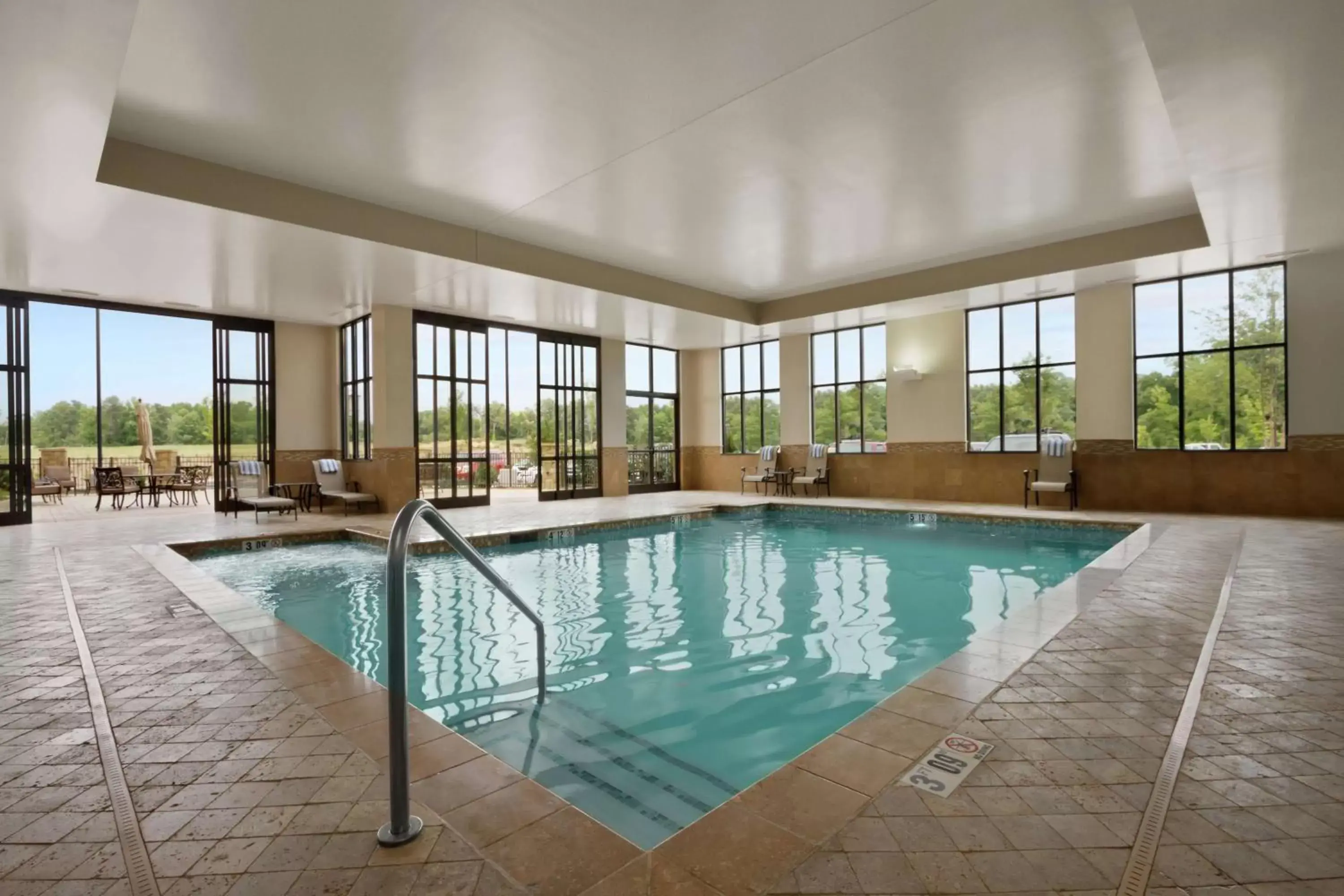Swimming Pool in Embassy Suites Chattanooga Hamilton Place