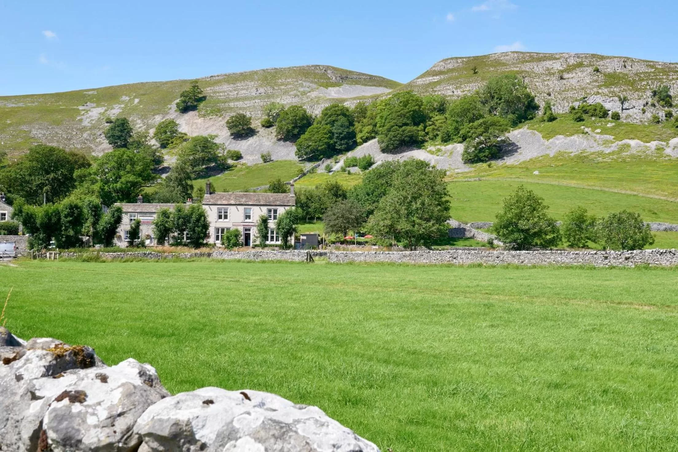 Property building in Tennant Arms Hotel