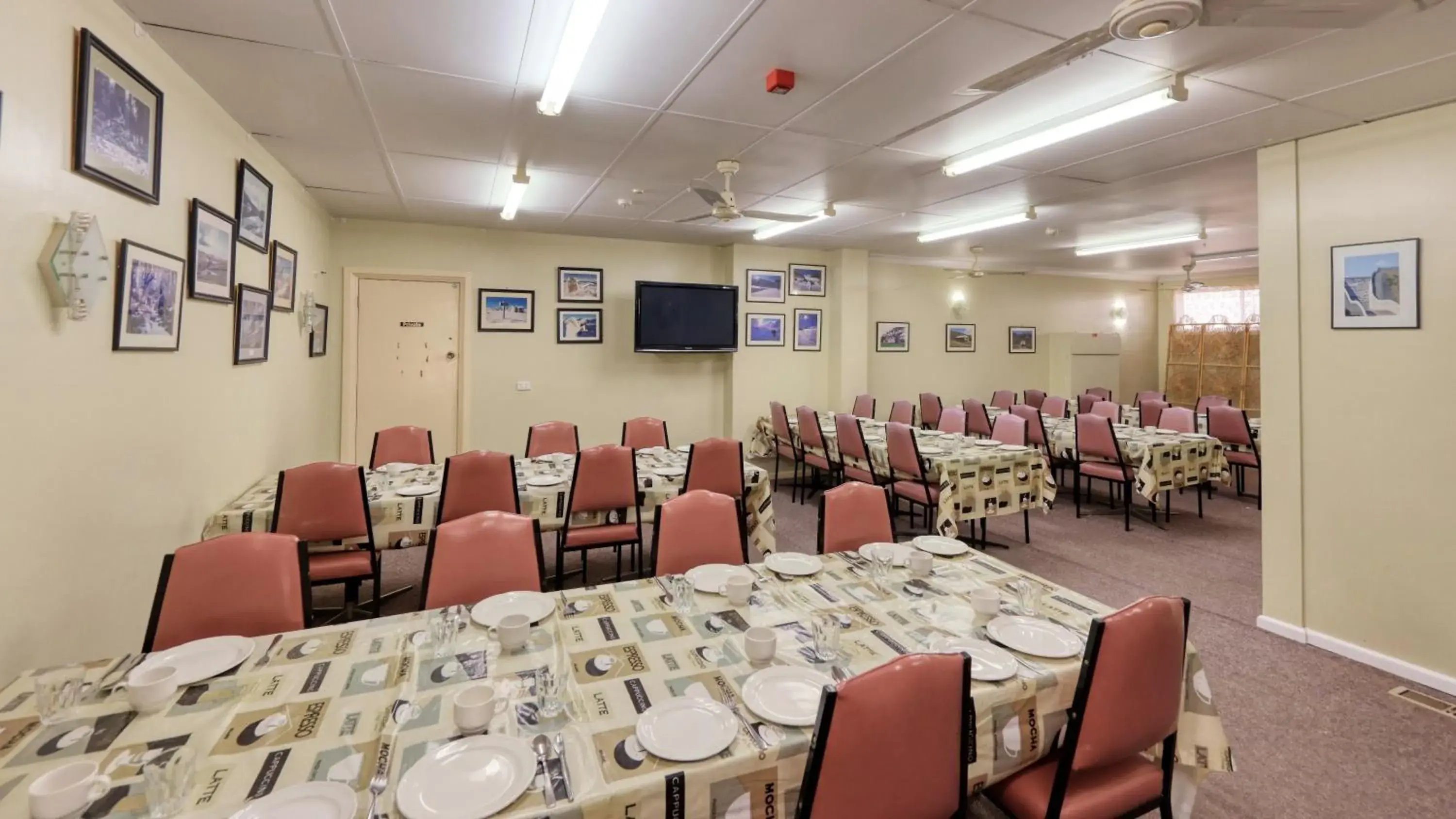 Restaurant/Places to Eat in Tumut Farrington motel