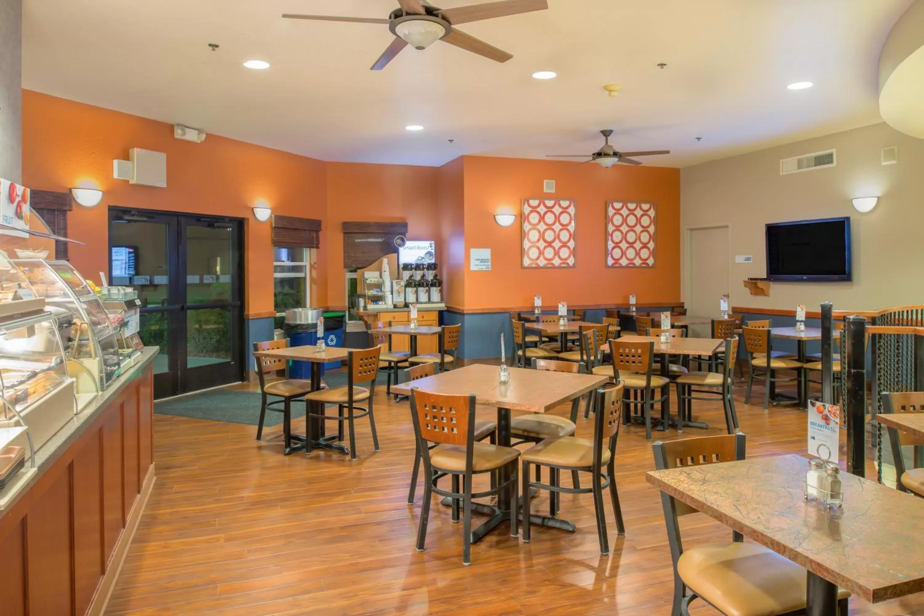 Breakfast, Restaurant/Places to Eat in Holiday Inn Express Hotel & Suites Arcata/Eureka-Airport Area, an IHG Hotel