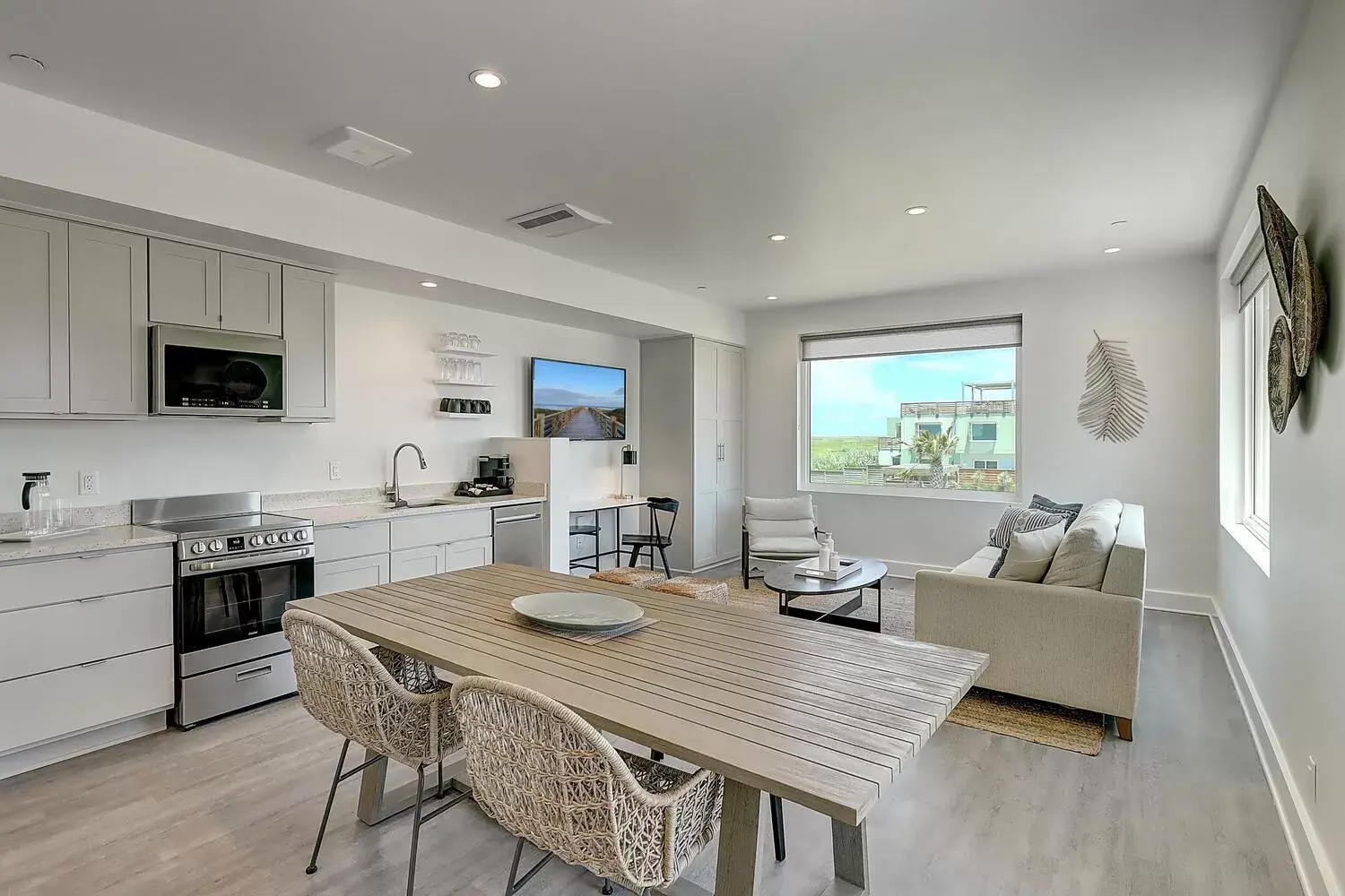 Living room, Dining Area in Lively Beach