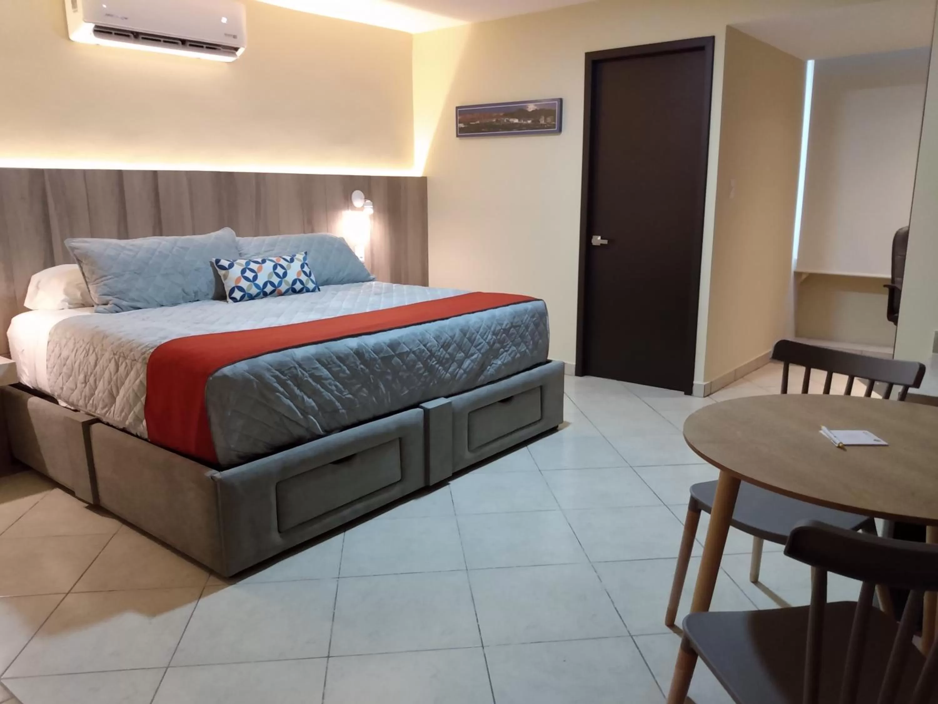 Photo of the whole room, Bed in EXECUTIROOMS VERACRUZ