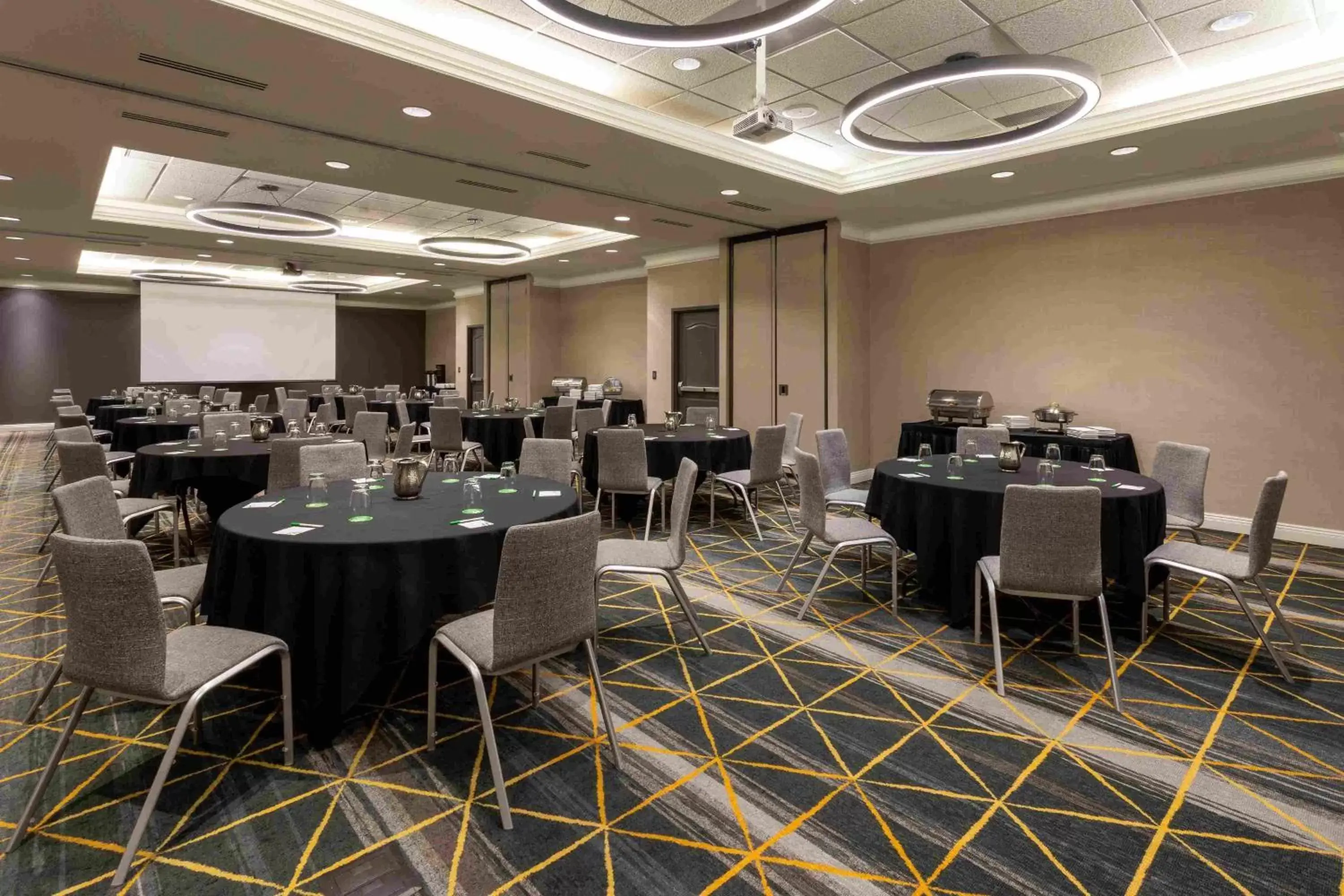 Meeting/conference room in Holiday Inn Toledo - Maumee I-80/90, an IHG Hotel