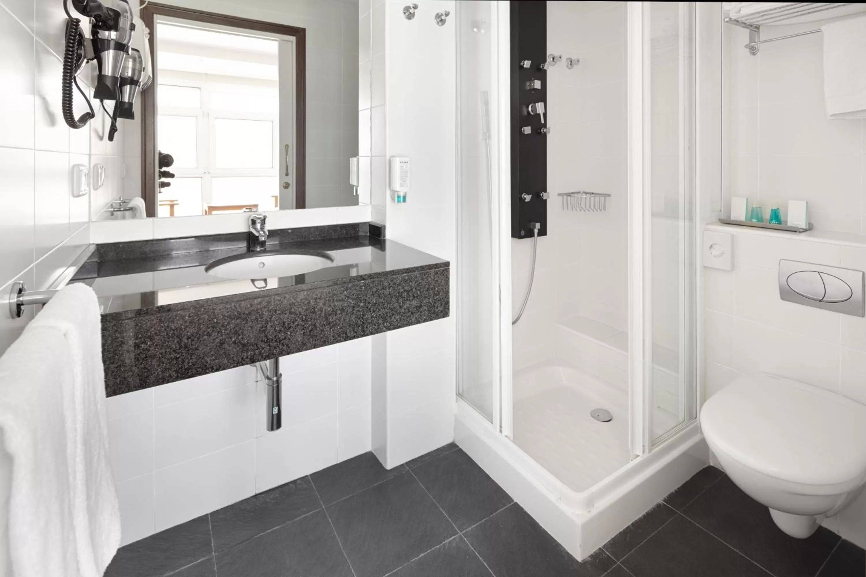 Bathroom in Saiaz Getaria Hotela