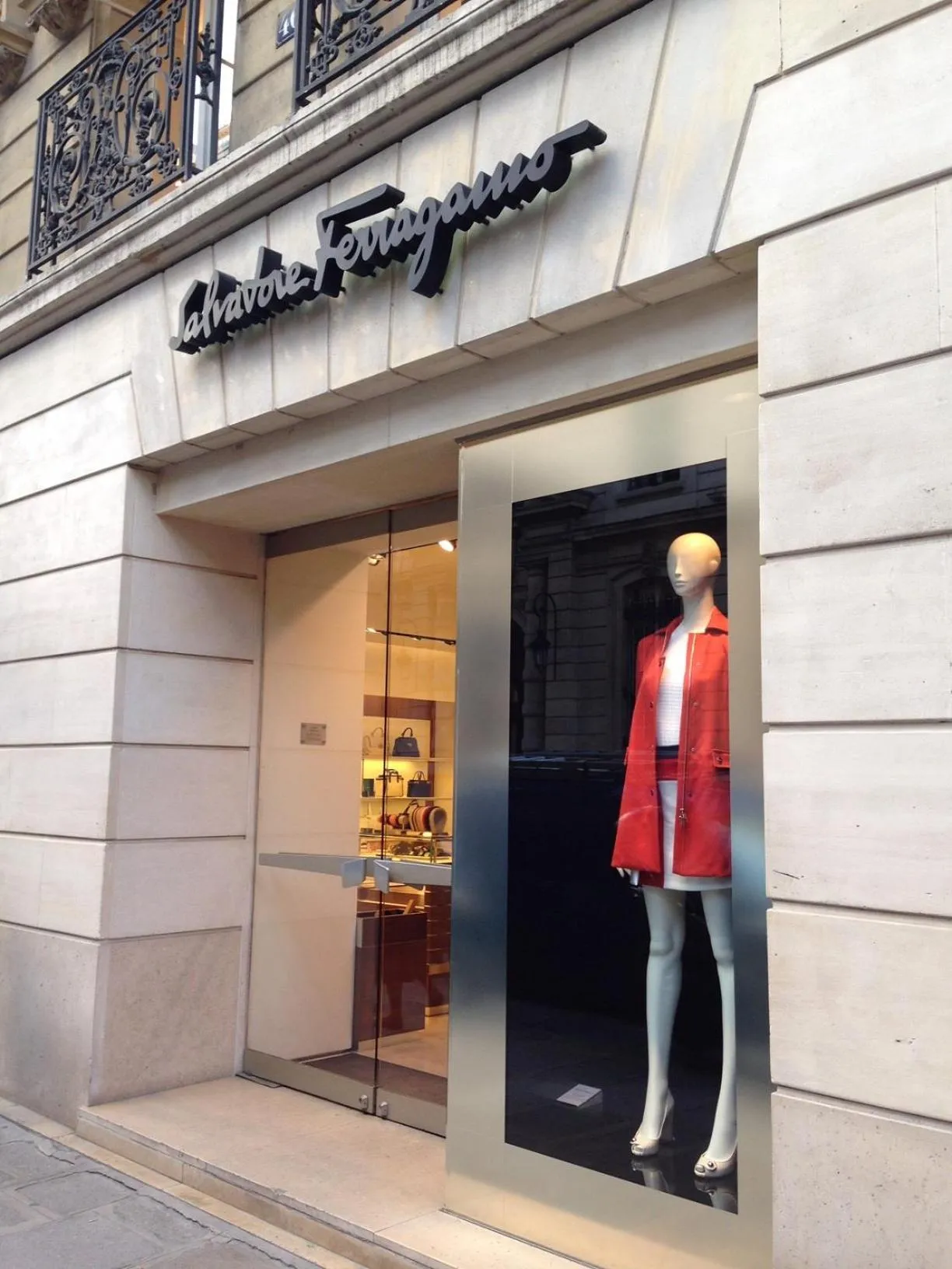 Shopping Area in HOTEL ALISON