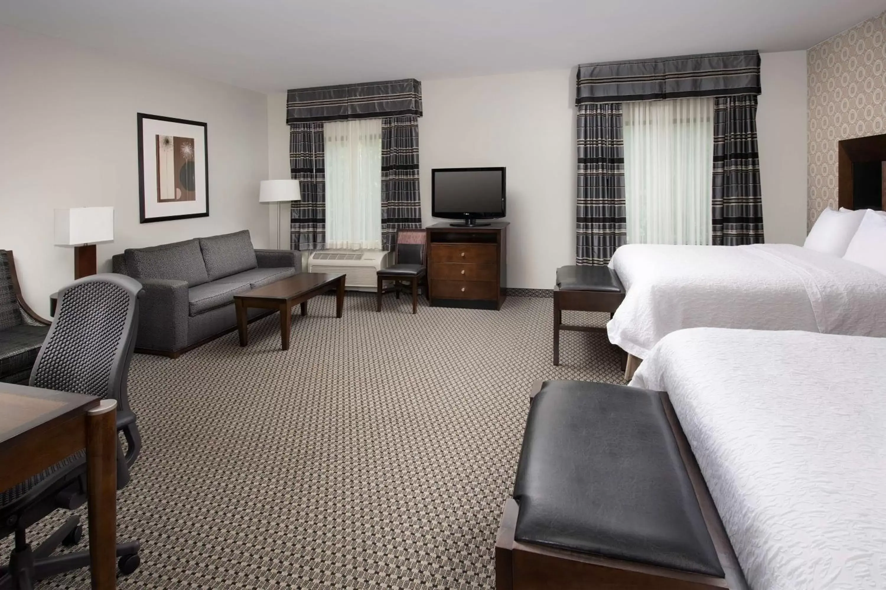 Bedroom, Seating Area in Hampton Inn & Suites Athens/Interstate 65