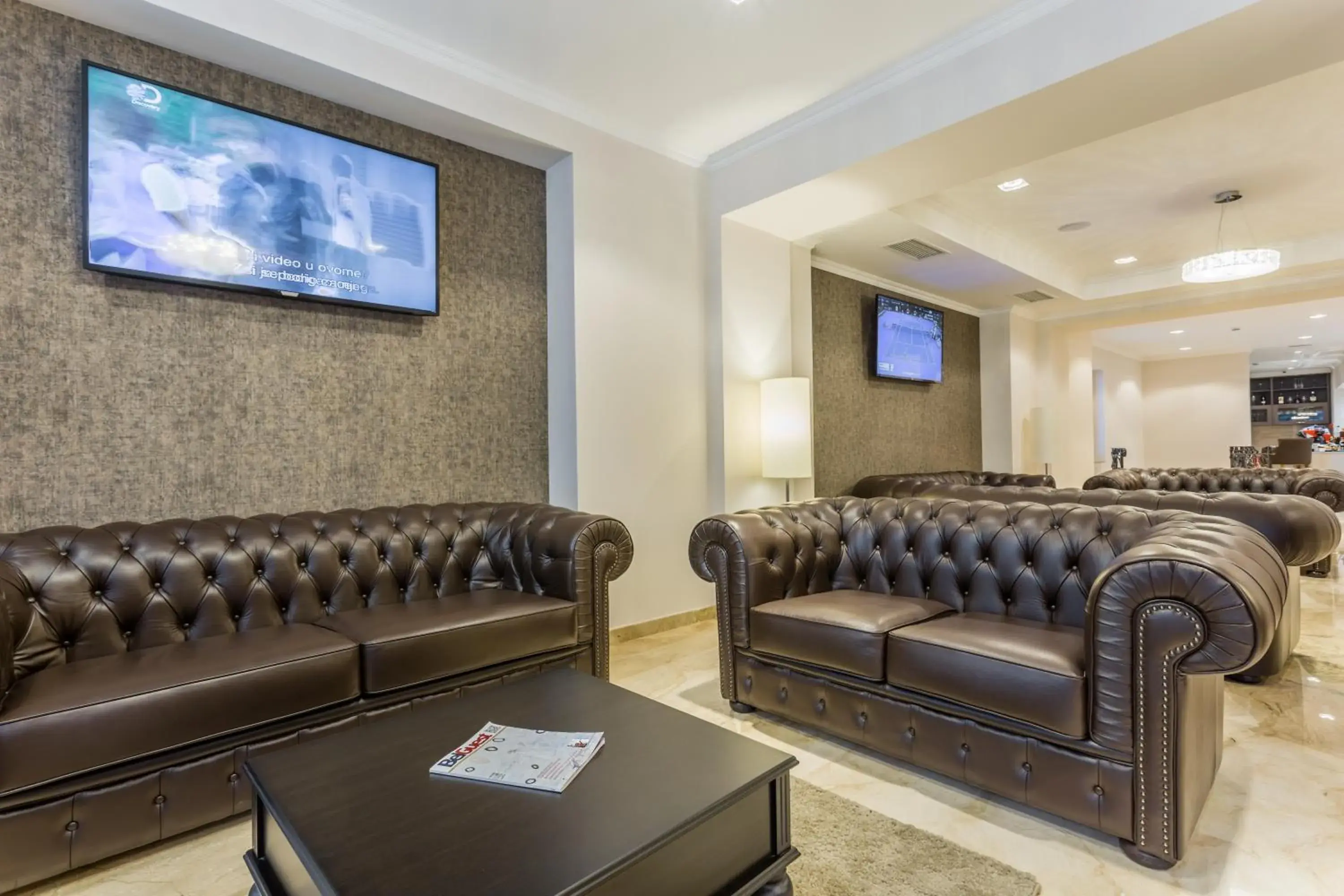Communal lounge/ TV room, Seating Area in Hotel Royal Inn