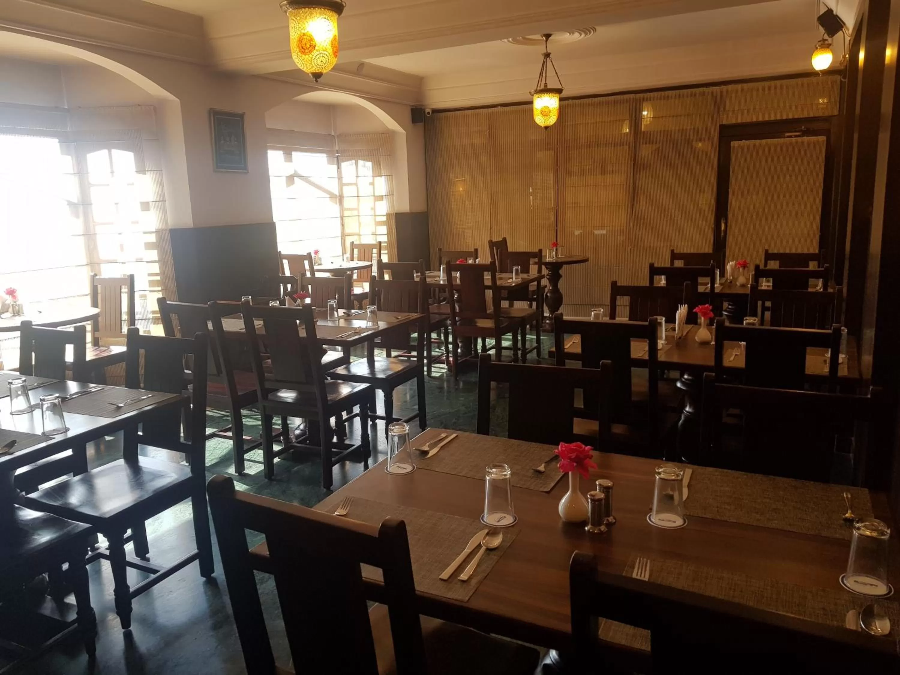 Restaurant/places to eat in Hotel Silverine