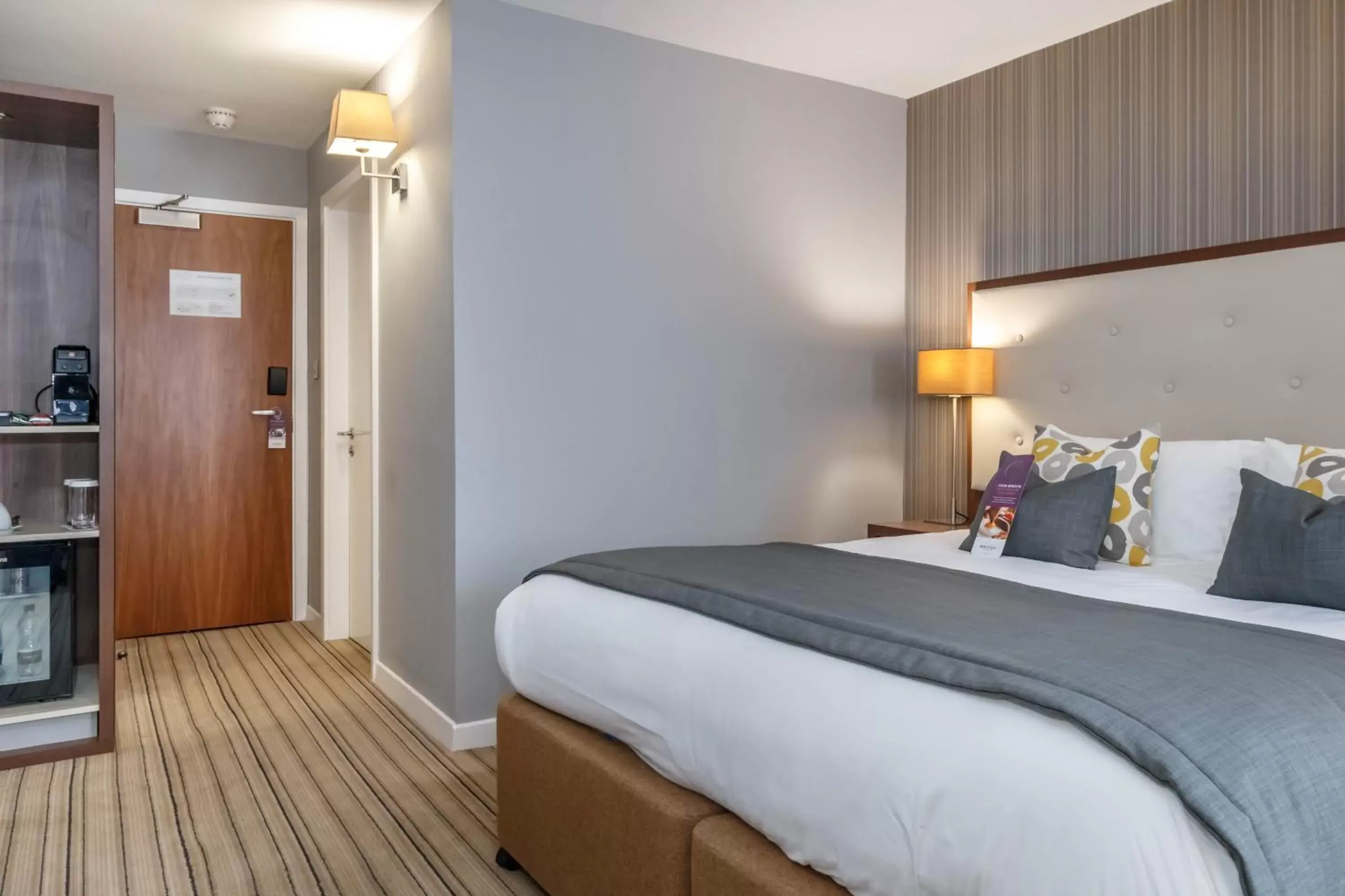 Bedroom, Bed in Samlesbury Hotel