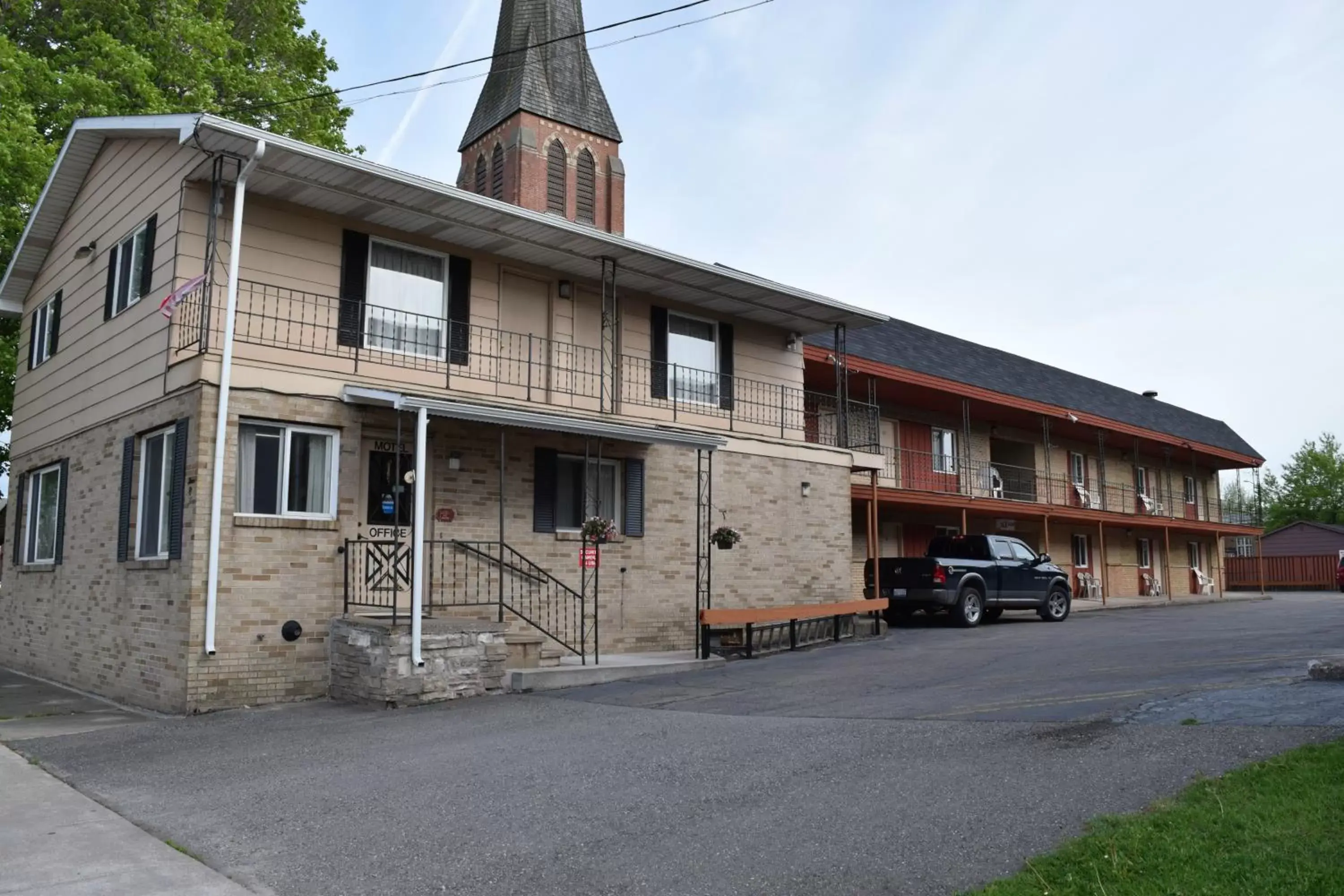 Property Building in Mid-City Motel