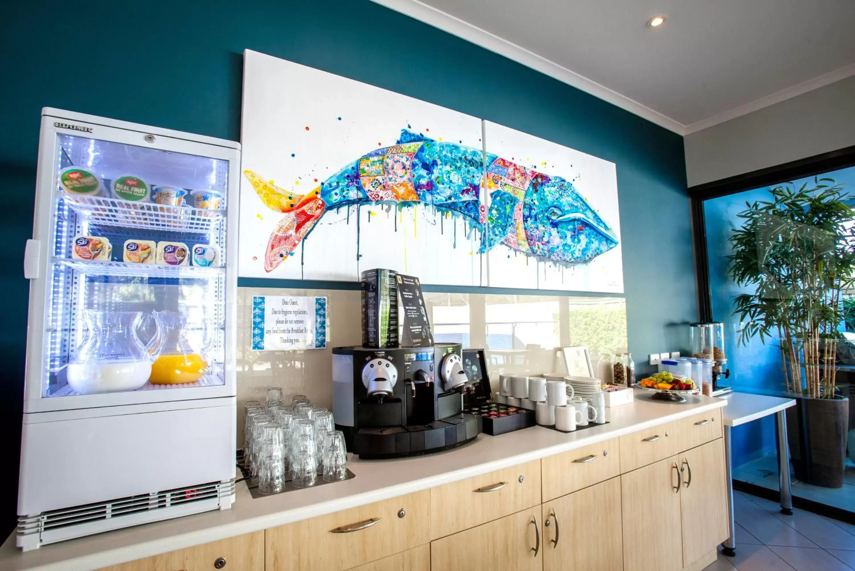 Restaurant/places to eat, Kitchen/Kitchenette in Manly Marina Cove Motel