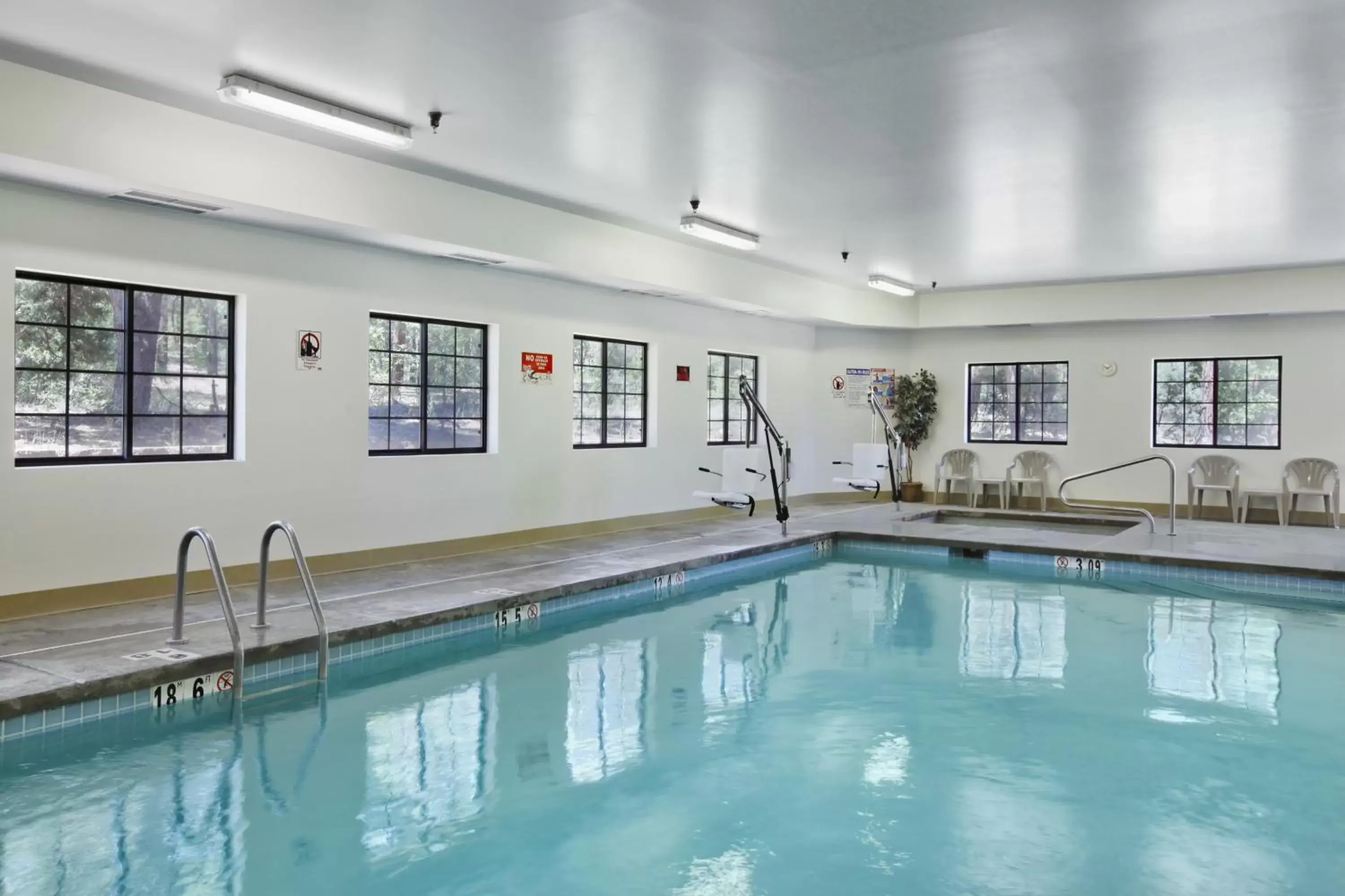 Swimming Pool in Super 8 by Wyndham Show Low