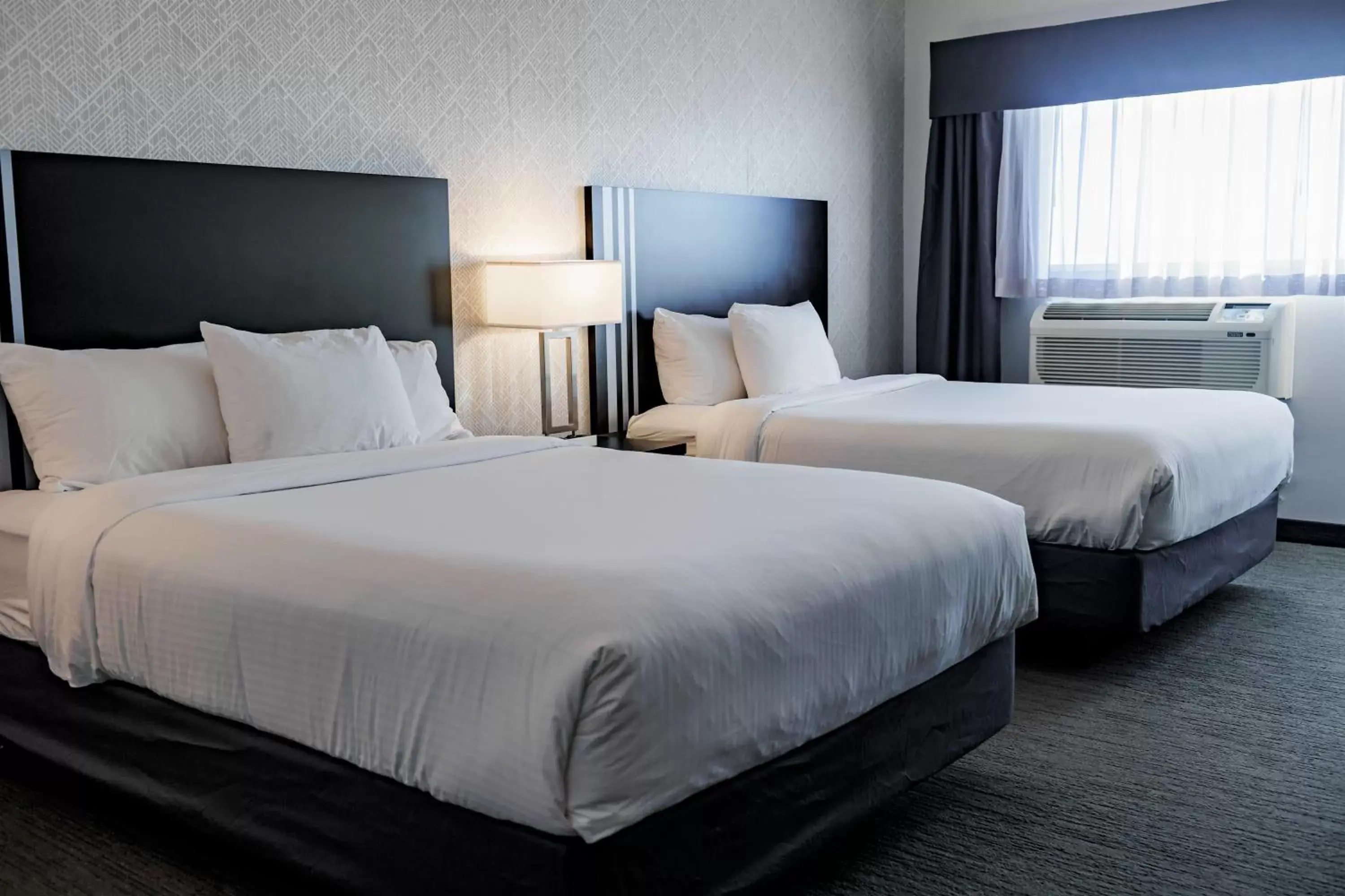 Photo of the whole room, Bed in Park Inn by Radisson Leduc AB