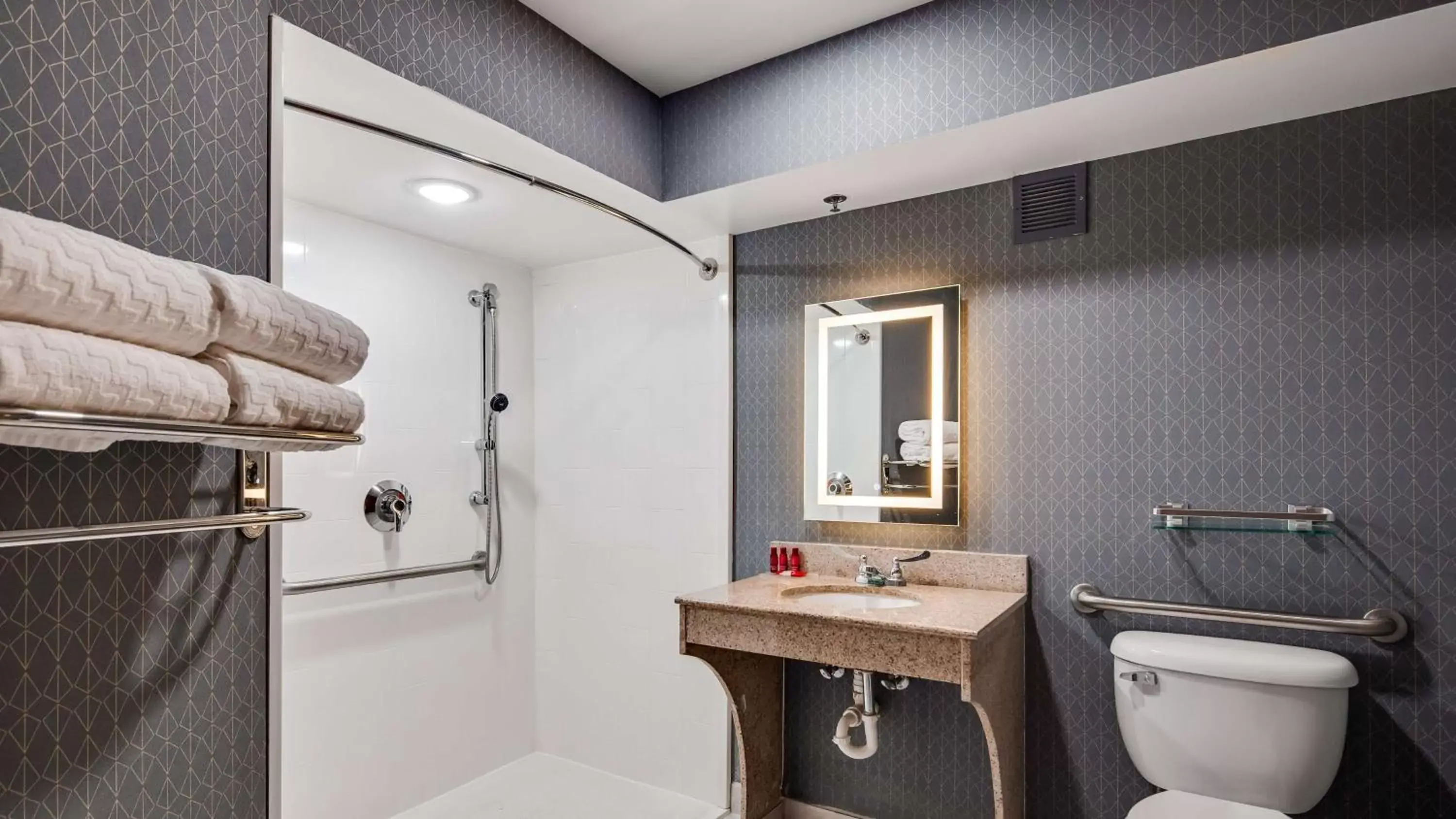 Photo of the whole room, Bathroom in Best Western Premier Richmond City Gateway