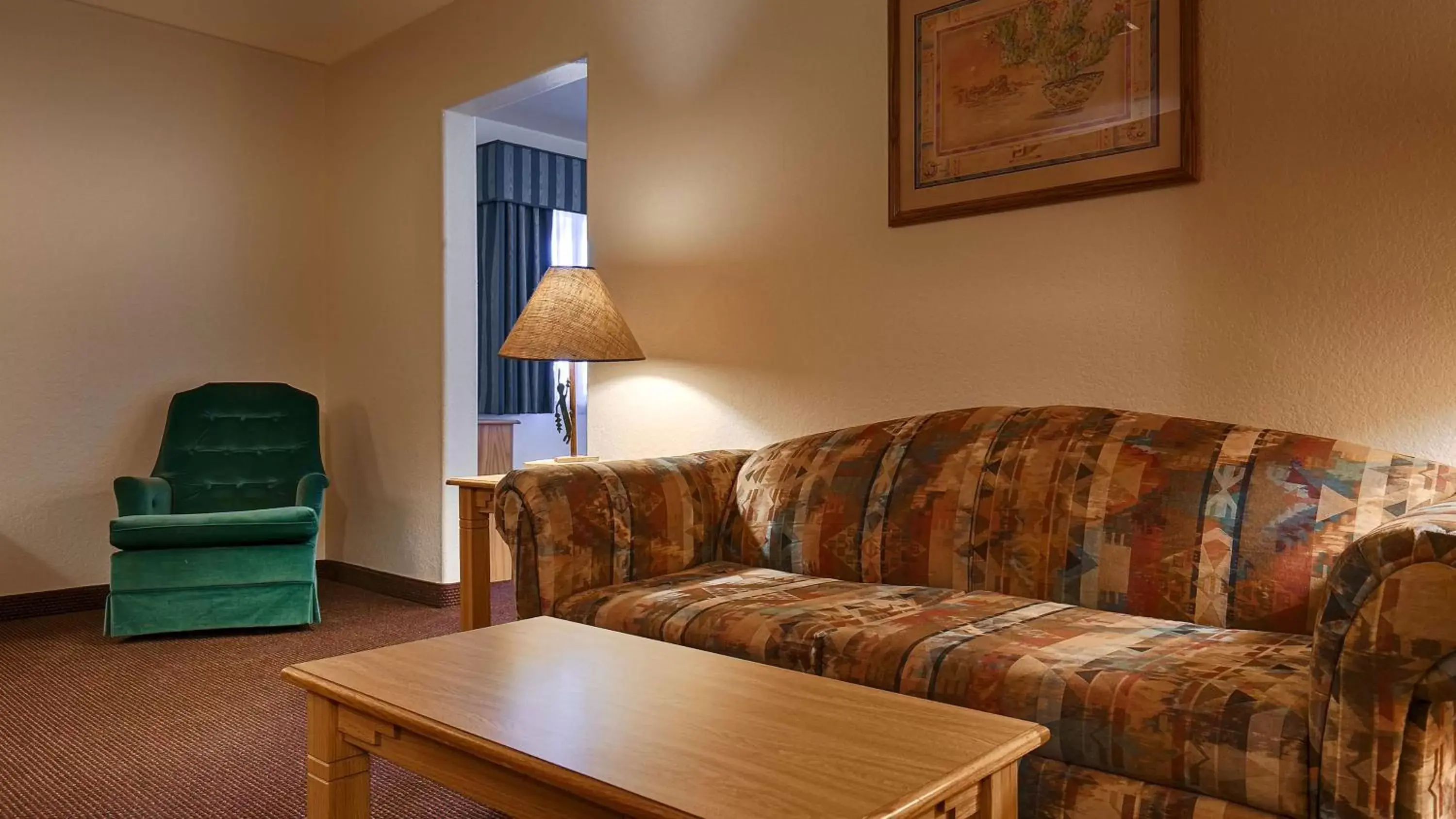 Photo of the whole room, Seating Area in Best Western Gold Canyon Inn & Suites