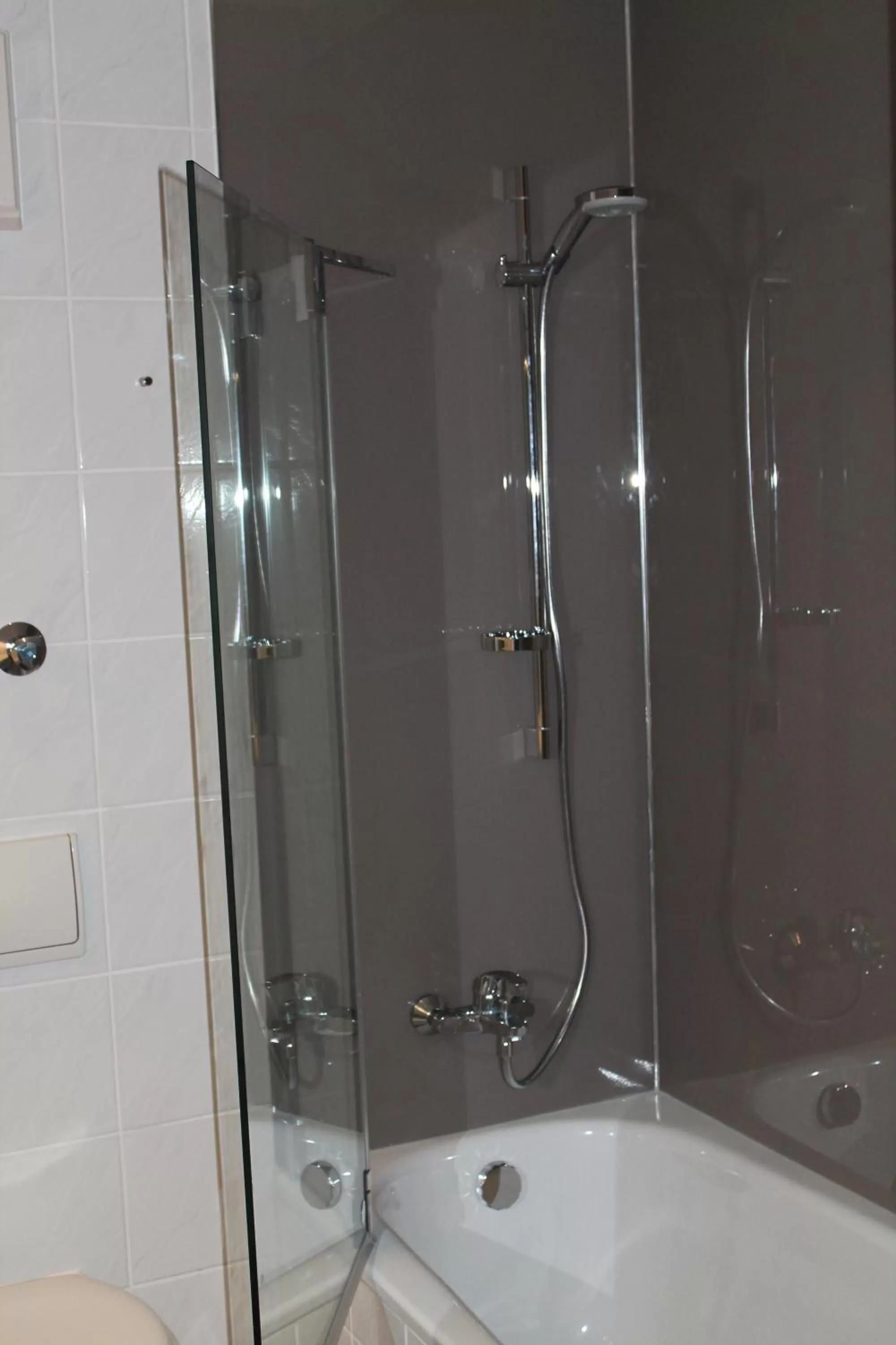 Bathroom in relexa hotel Airport Düsseldorf/Ratingen