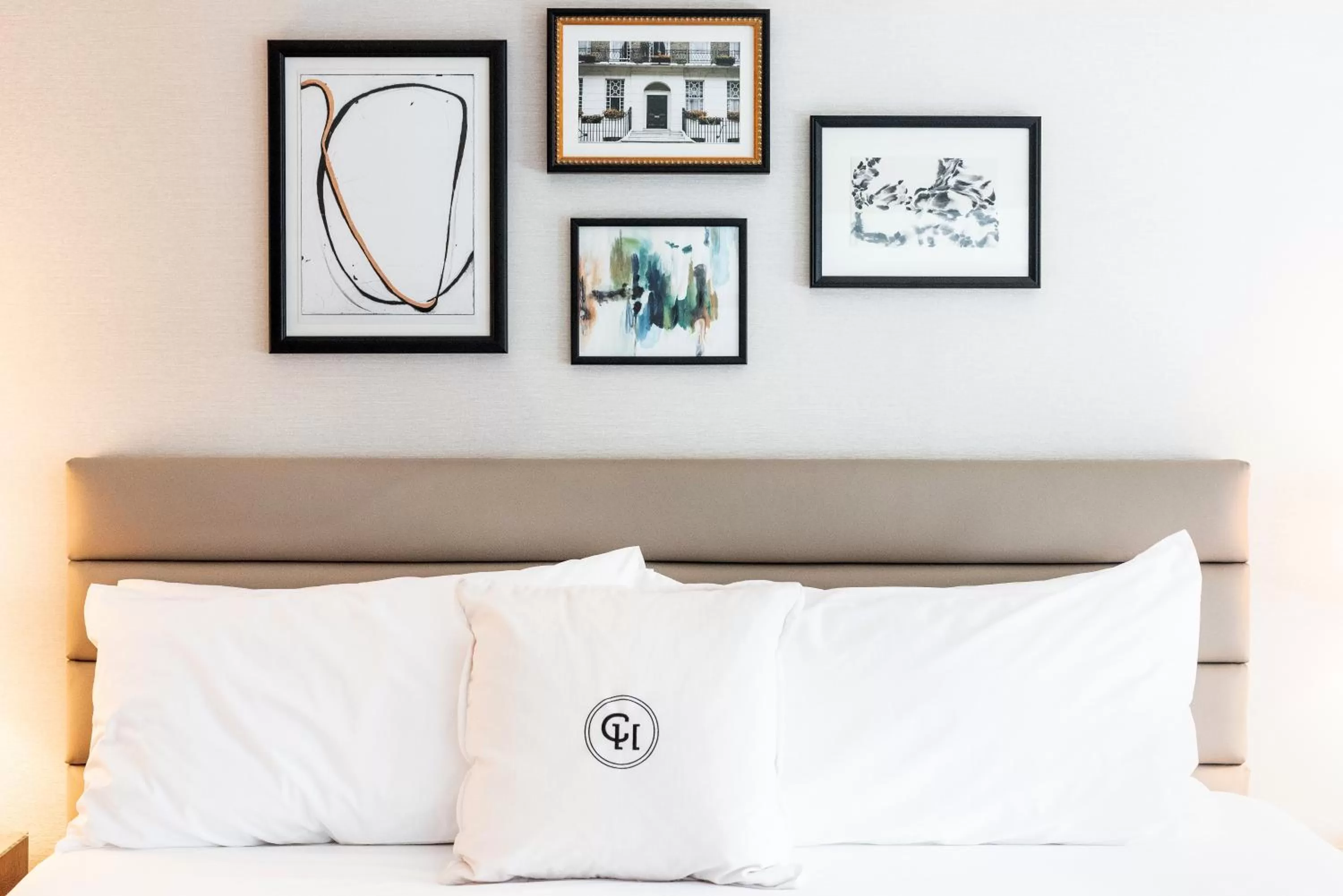 Bedroom, Bed in Claridge House Chicago, Tapestry Collection by Hilton