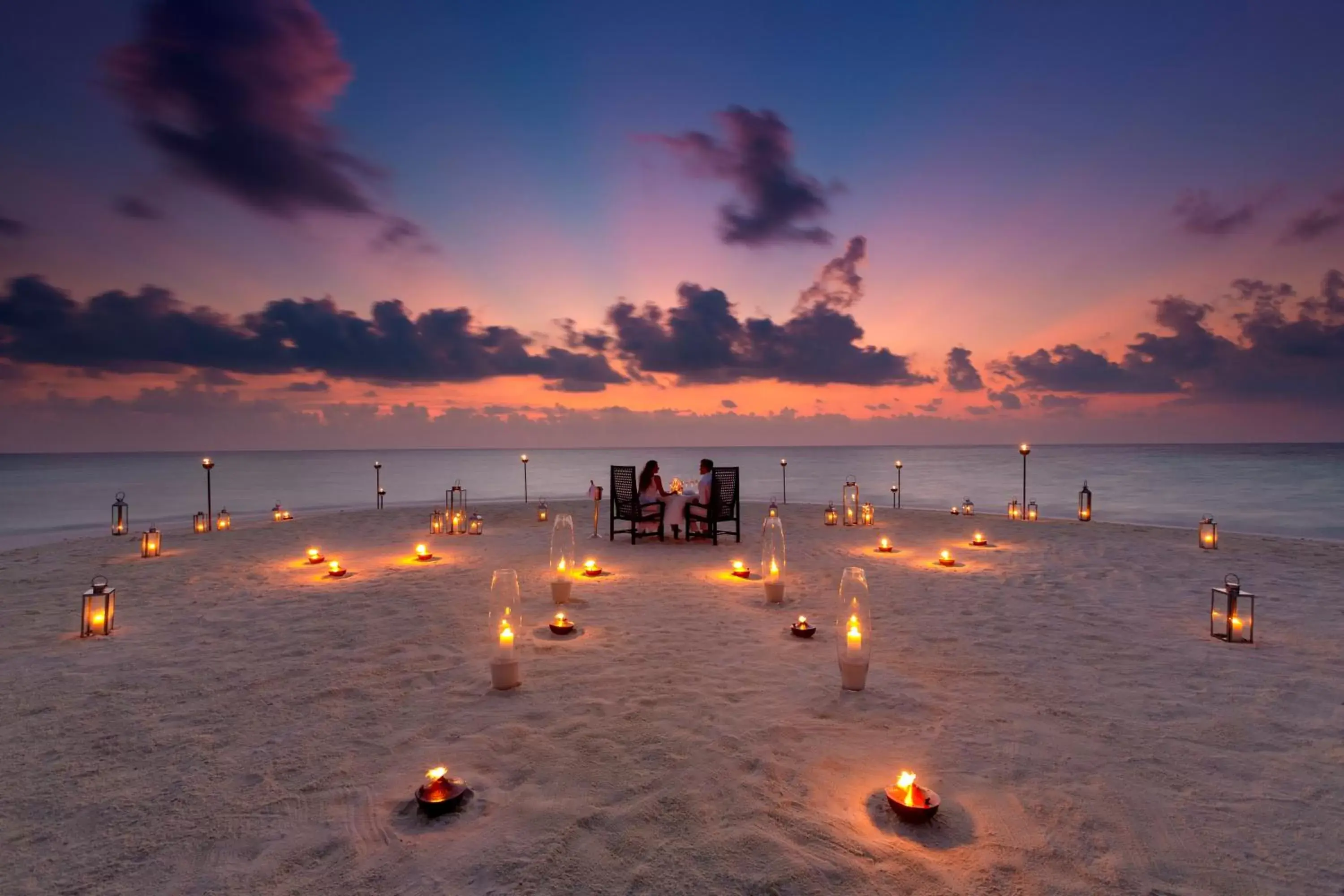 Restaurant/places to eat, Beach in Baros Maldives