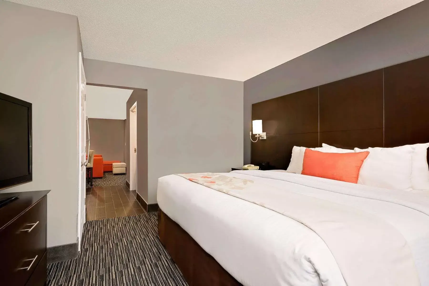 TV and multimedia, Bed in Hawthorn Suites by Wyndham Columbus West