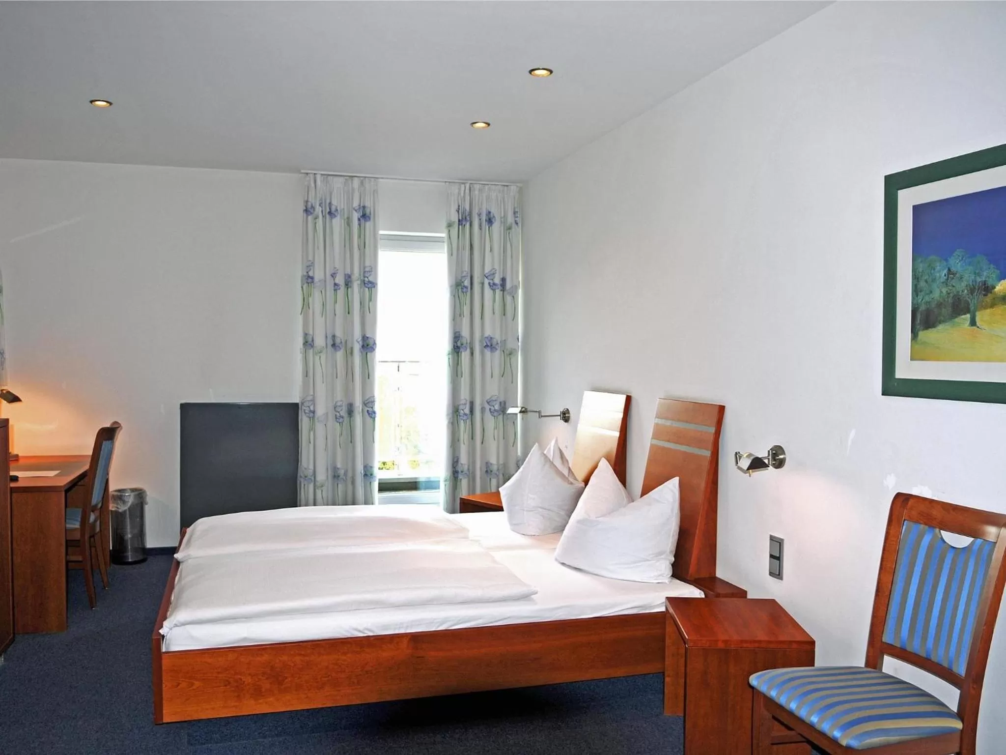 Photo of the whole room, Bed in Hotel-Restaurant Thomsen