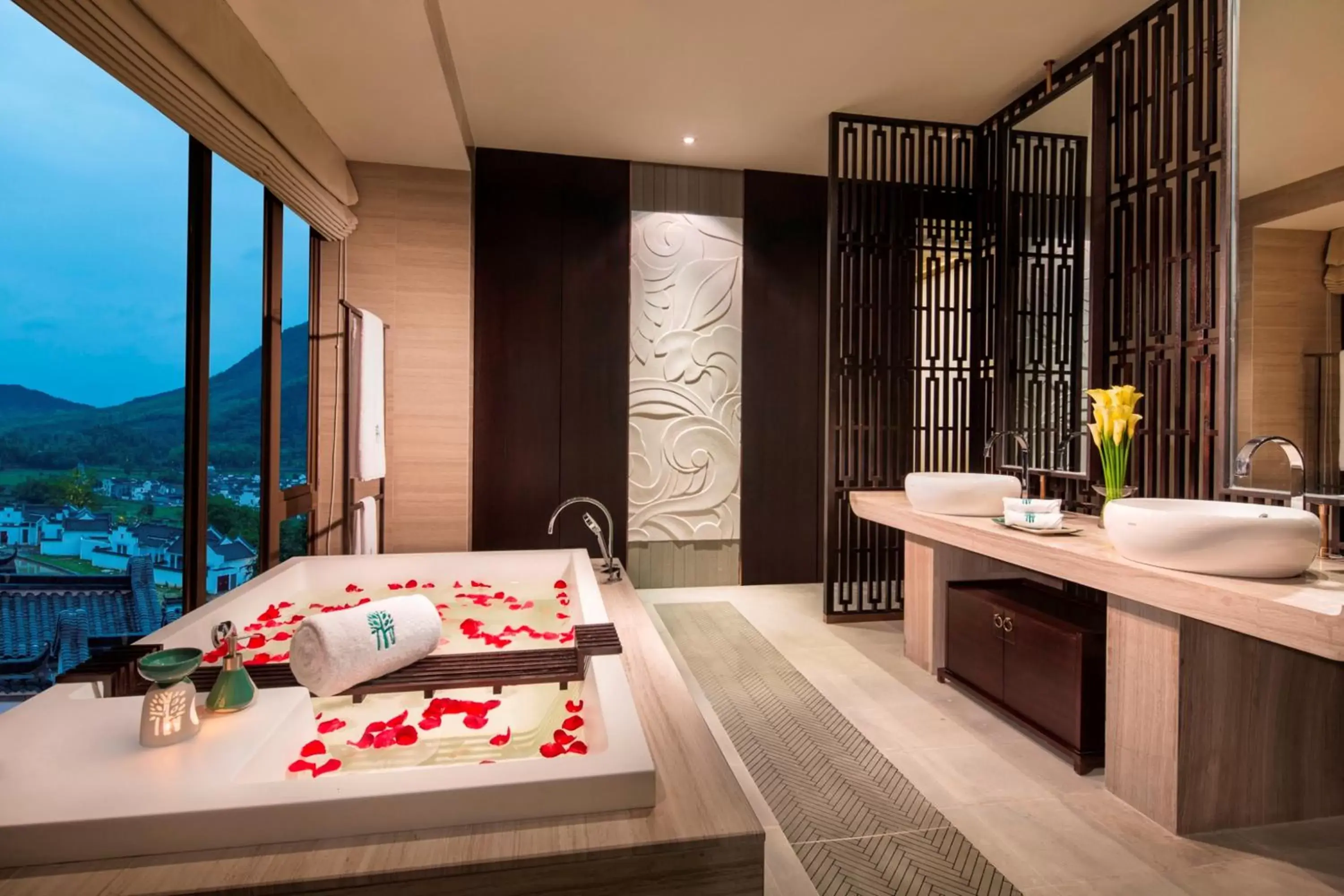 Shower, Bathroom in Banyan Tree Hotel Huangshan-The Ancient Charm of Huizhou, a Paradise