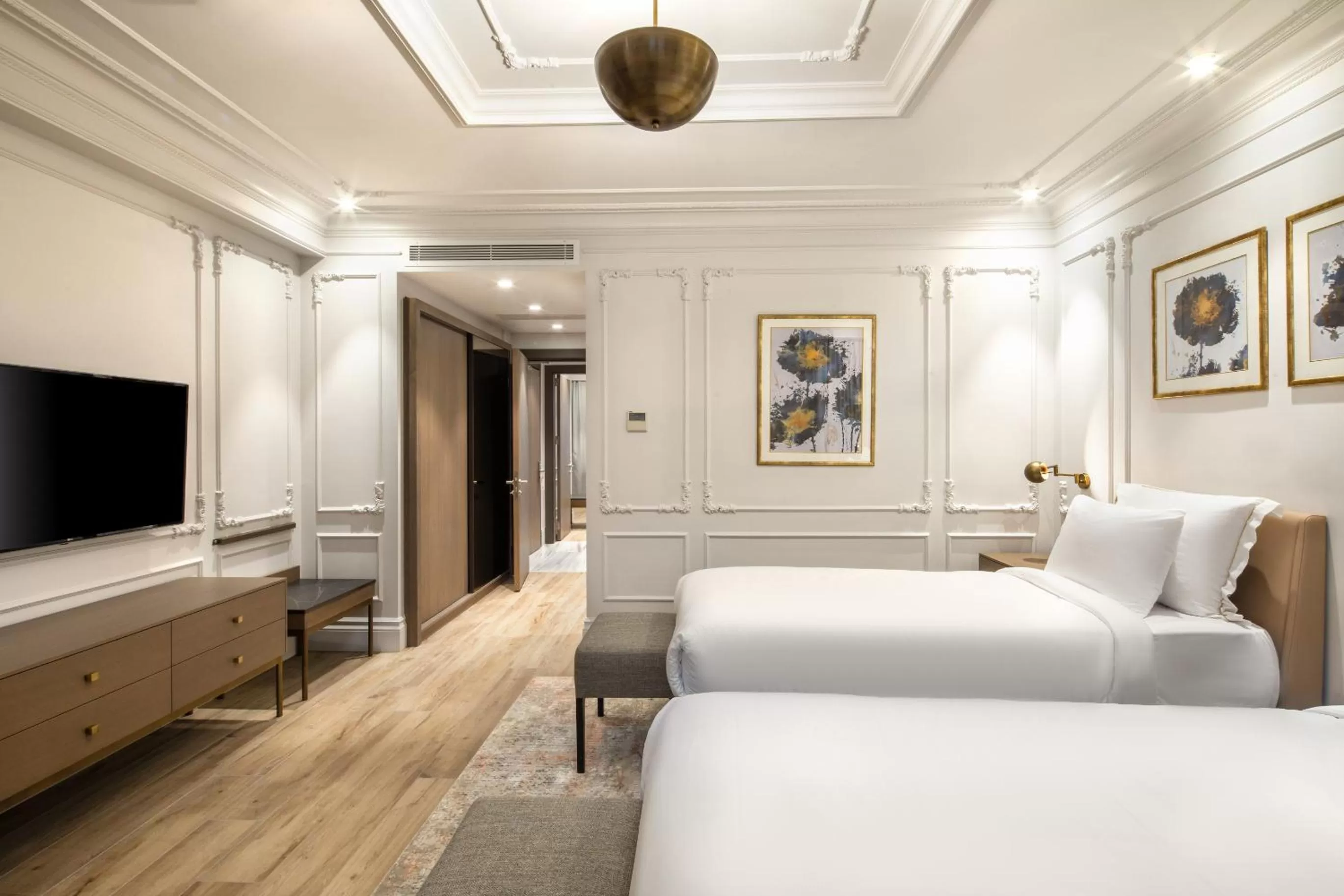 Photo of the whole room, Bed in Mula Hotel