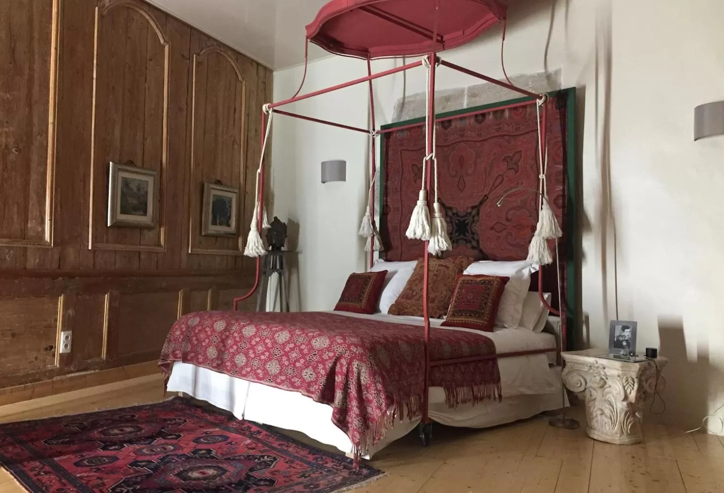 Photo of the whole room, Bed in La Demeure du Lac de Fugeres